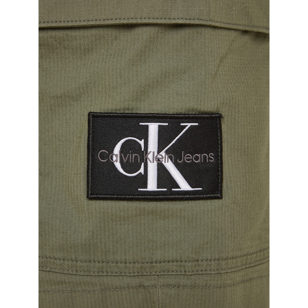 Calvin Klein Jeans Sweatshorts »WASHED CARGO SHORT«, mit Logopatch