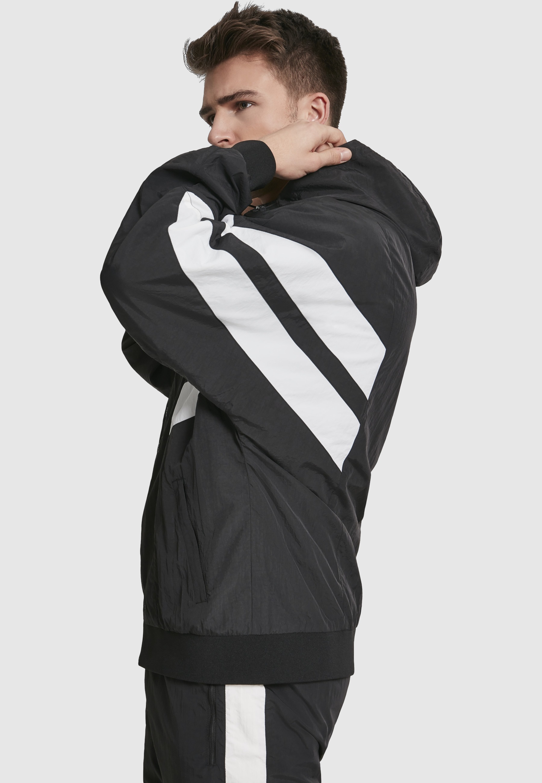 URBAN CLASSICS Allwetterjacke »Urban Classics Herren Crinkle Panel Track Jacket« 1 Stk. tlg. mit Kapuze