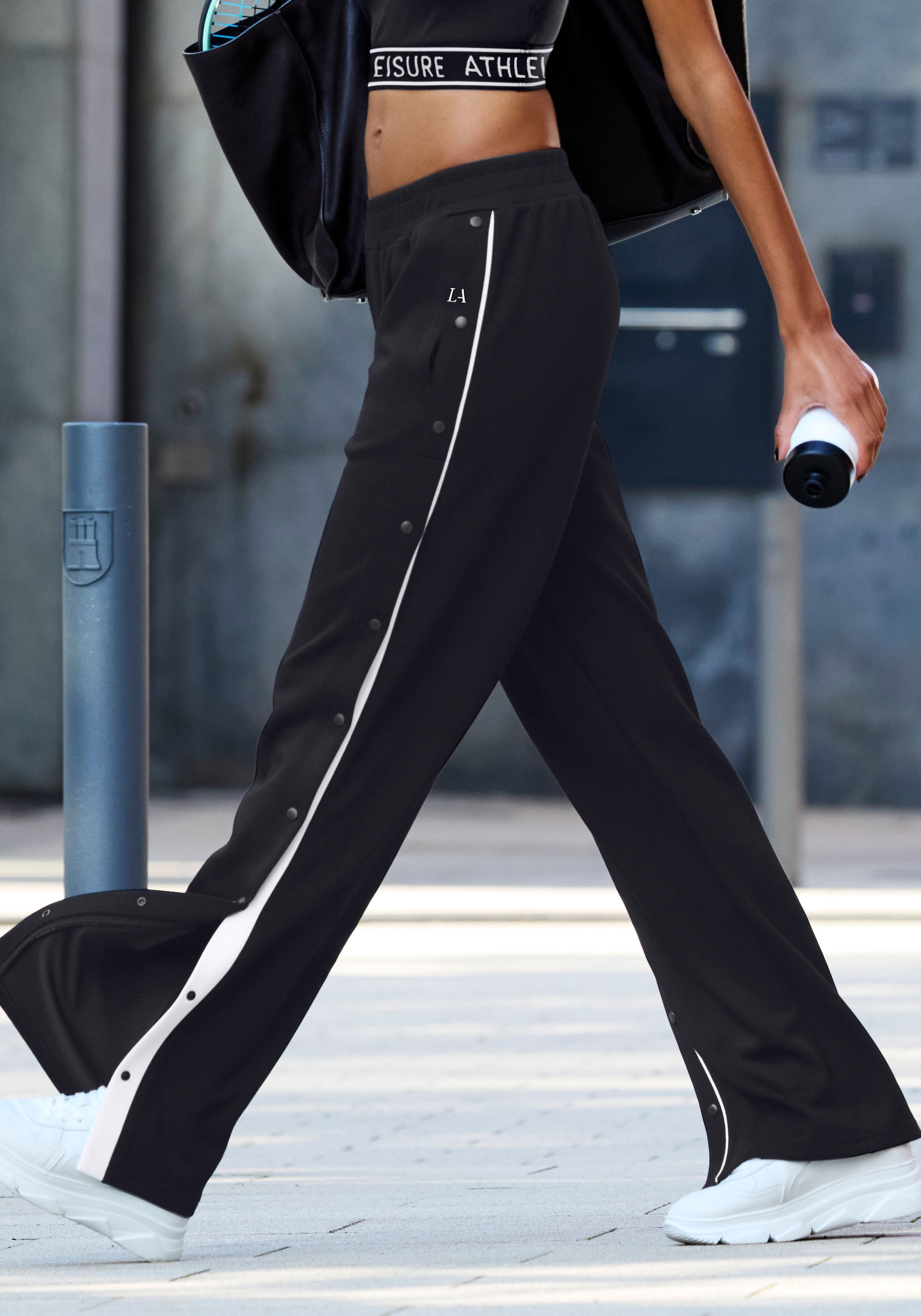 LASCANA ACTIVE Jogginghose  mit seitlicher Knopfleiste