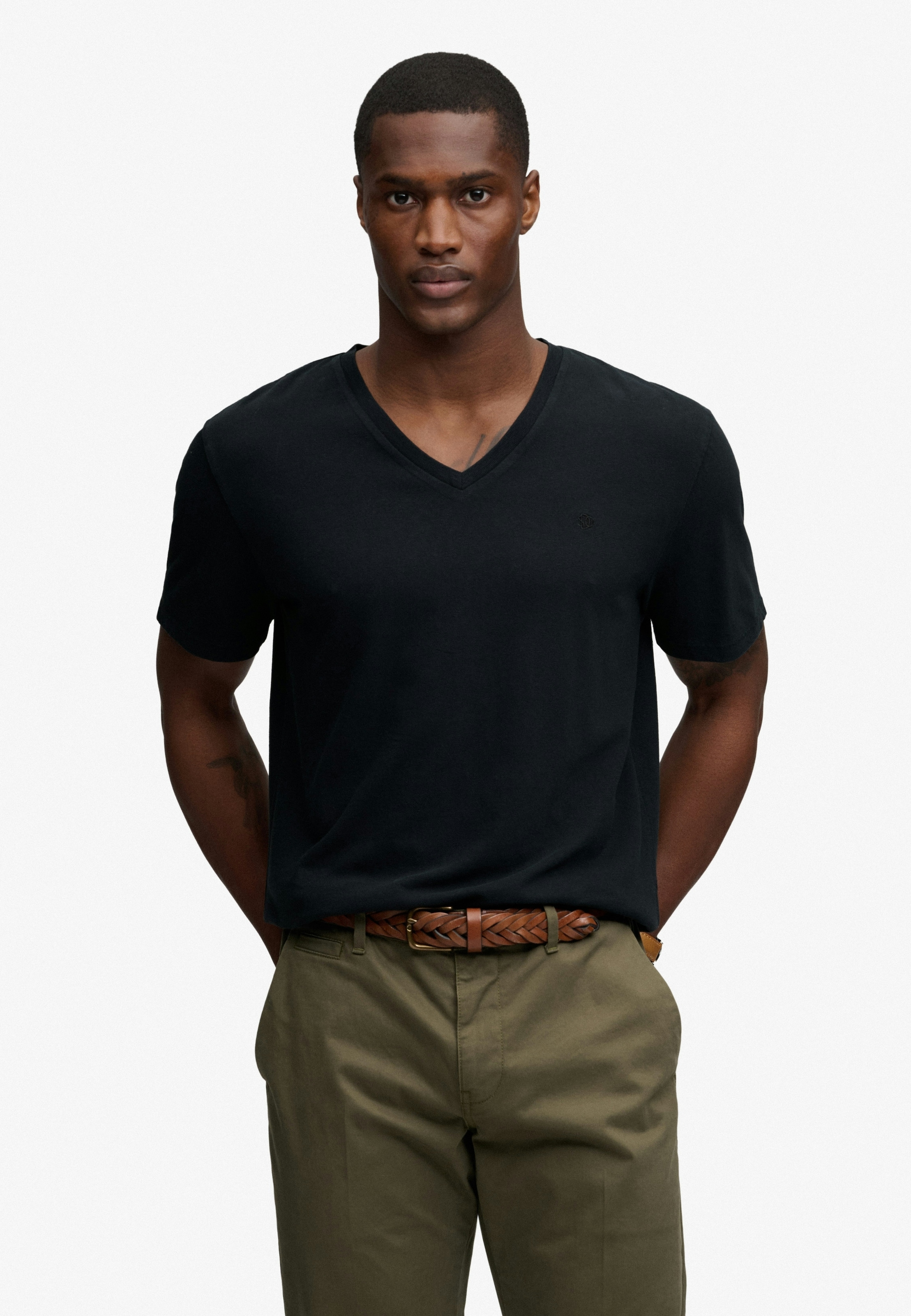Superdry "CLASSIC COTTON LINEN VEE" Baumwollmischung, relaxed fit aus luftig leichtem Baumwoll-Leinen-Mix