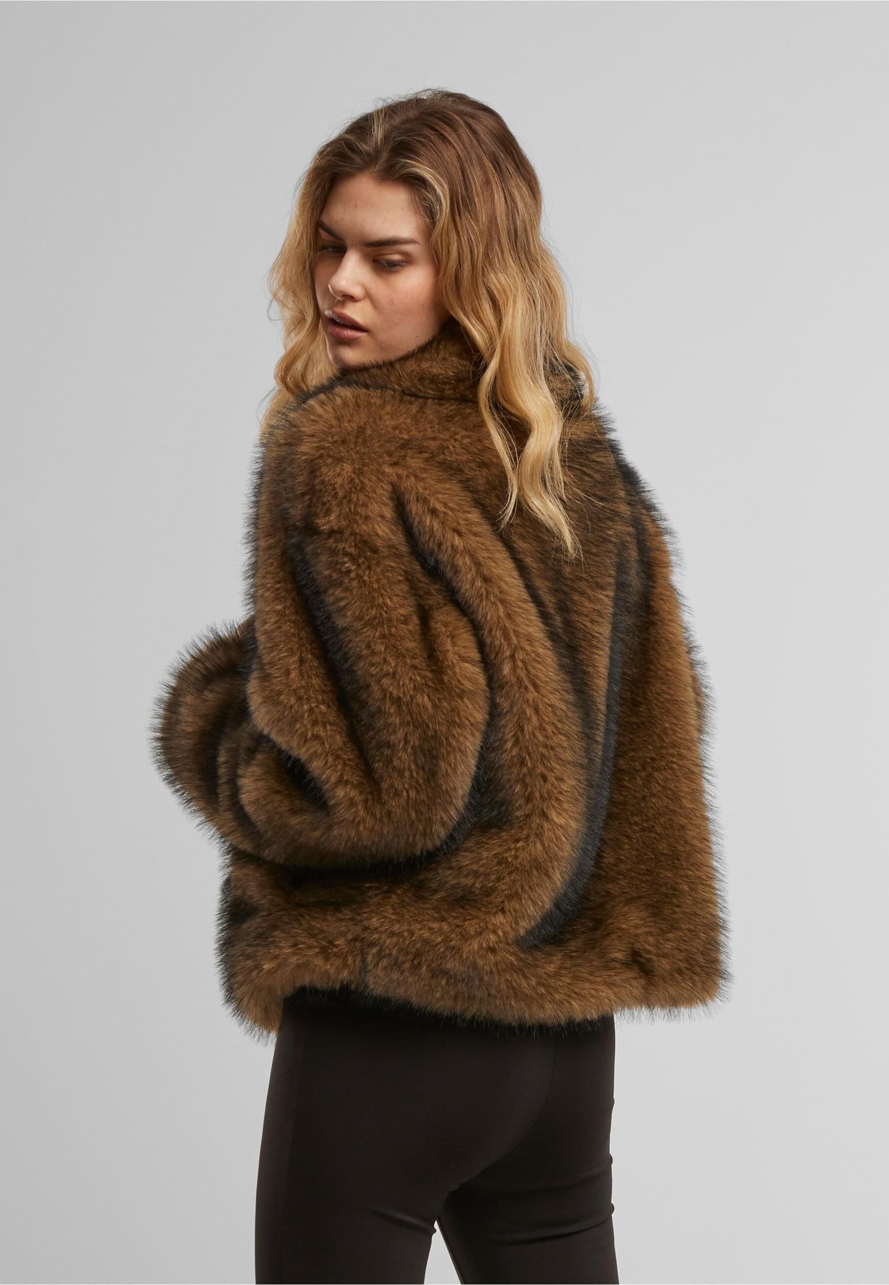 URBAN CLASSICS Winterjacke »Urban Classics Ladies Short Faux Fur Jacket« 1 Stk. tlg. ohne Kapuze