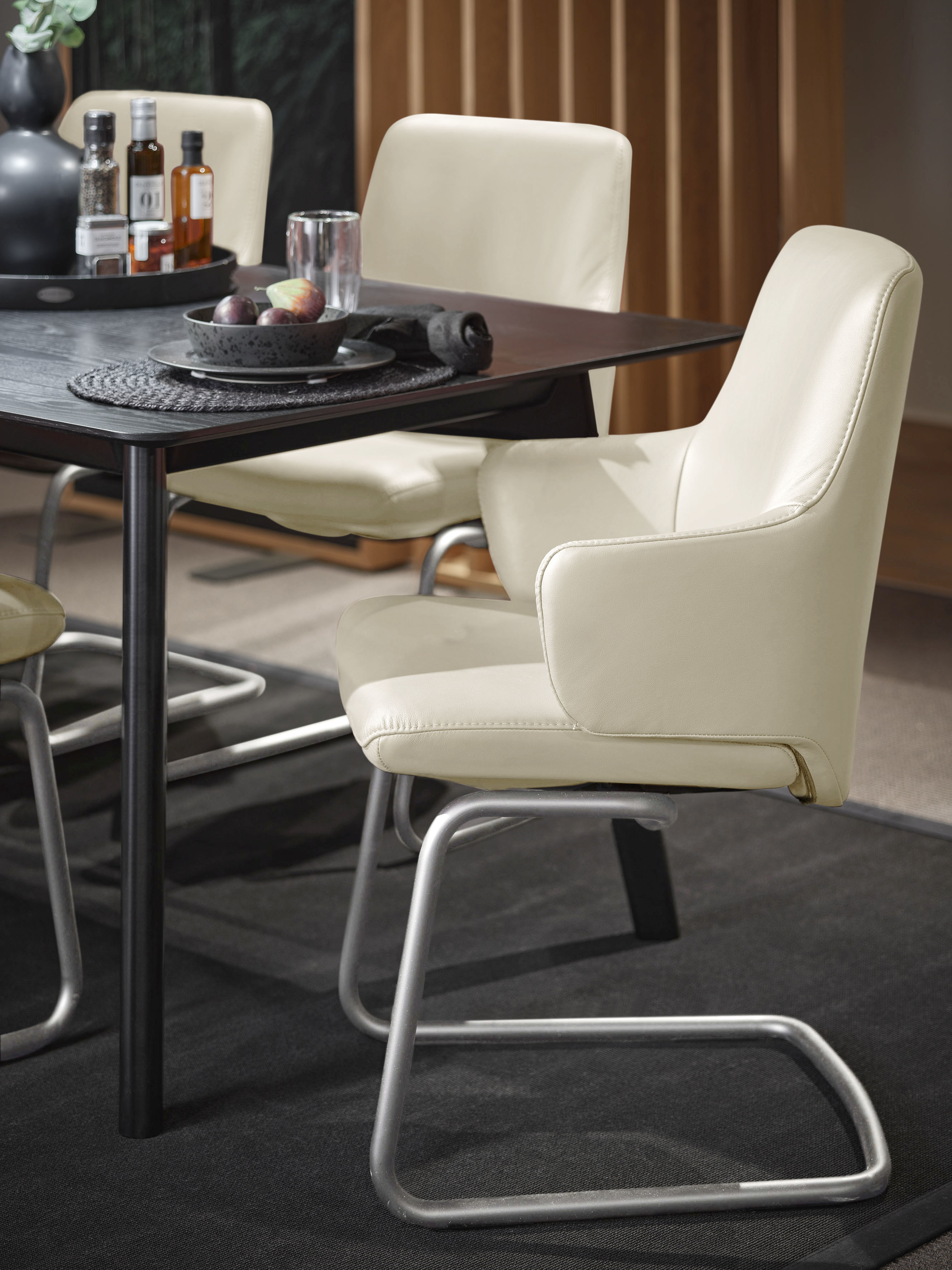 Stressless Polsterstuhl "Laurel" () Low Back mit Armlehne, Größe L, mit Beinen aus Stahl in Schwarz matt