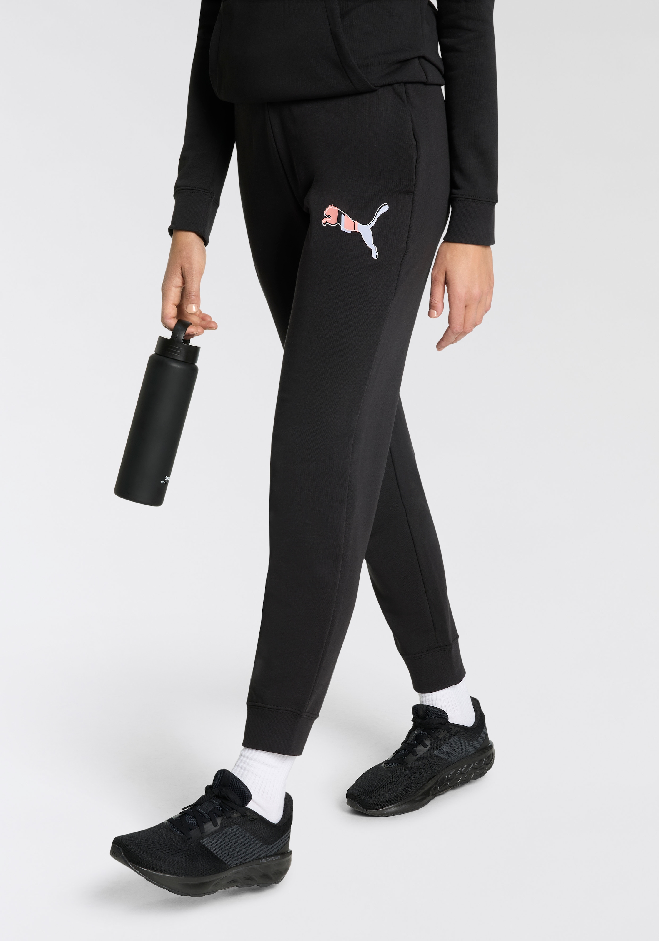 PUMA Trainingshose "ESS LOGO LAB PANTS TR" sportlicher Stil, mit grafischem günstig online kaufen