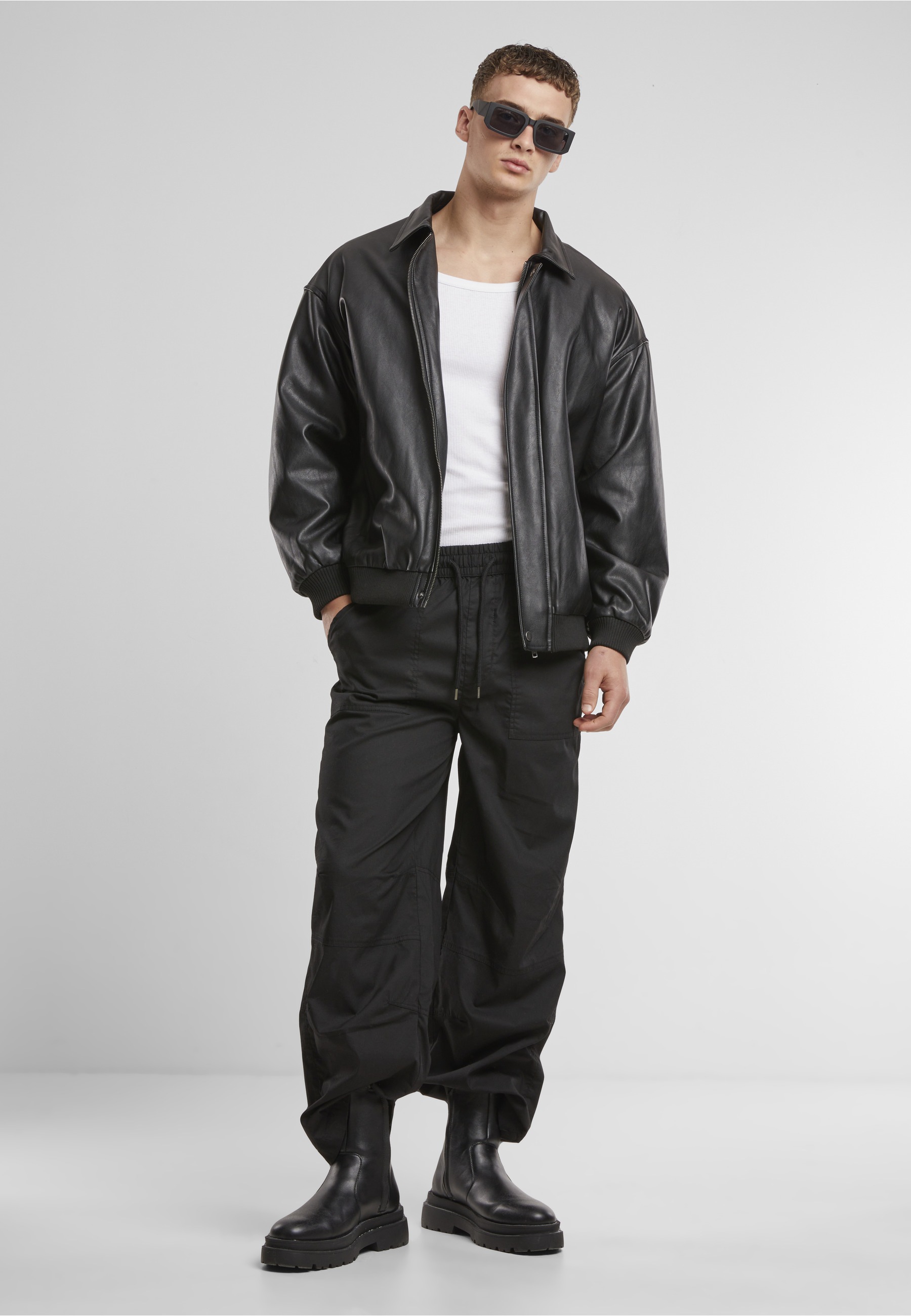 URBAN CLASSICS Stoffhose »Urban Classics Loose Fit Pants With Darts«
