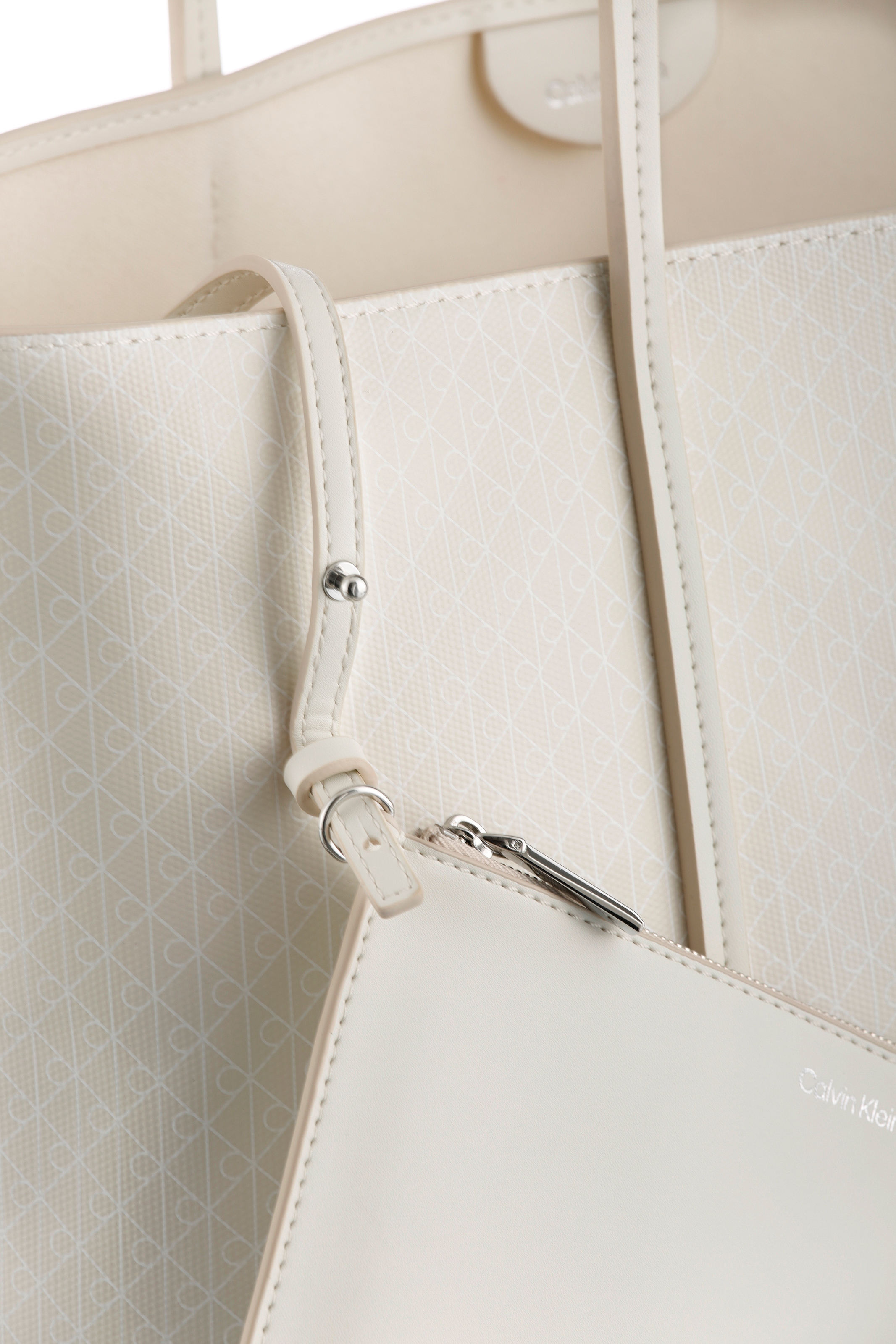 Calvin Klein Henkeltasche »AOP TOTE W/ POUCH ON STRAP« Umhängetasche, Schultertasche, Set, mit Monogramm-Print