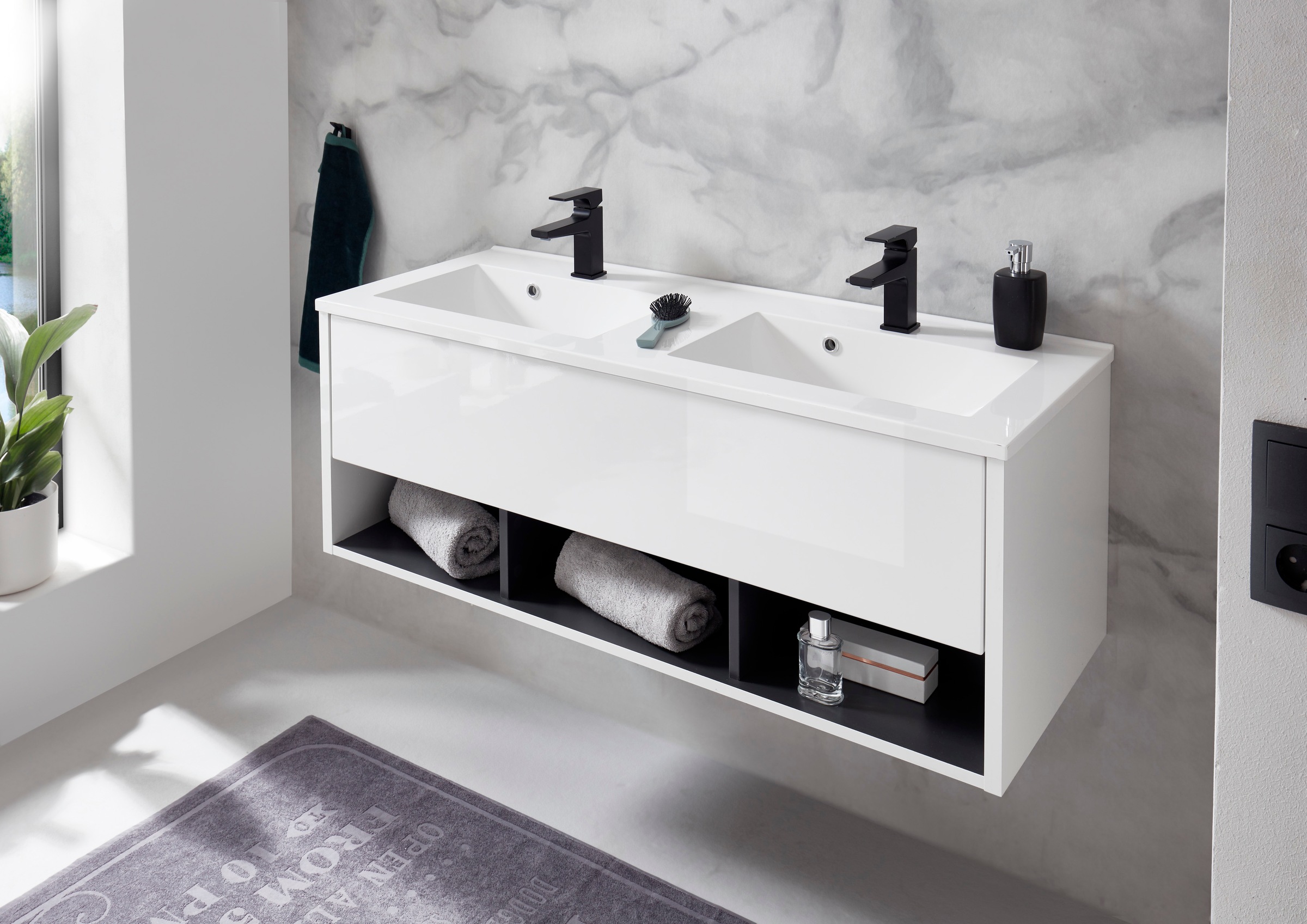 Places of Style Badmöbel-Set »Studio Line, Bad im modernen Design, 4-teiliges Badezimmer«, (4 St.), Schrank, Waschtisch und Spiegel, in zwei Farben verfügbar, Stauraum