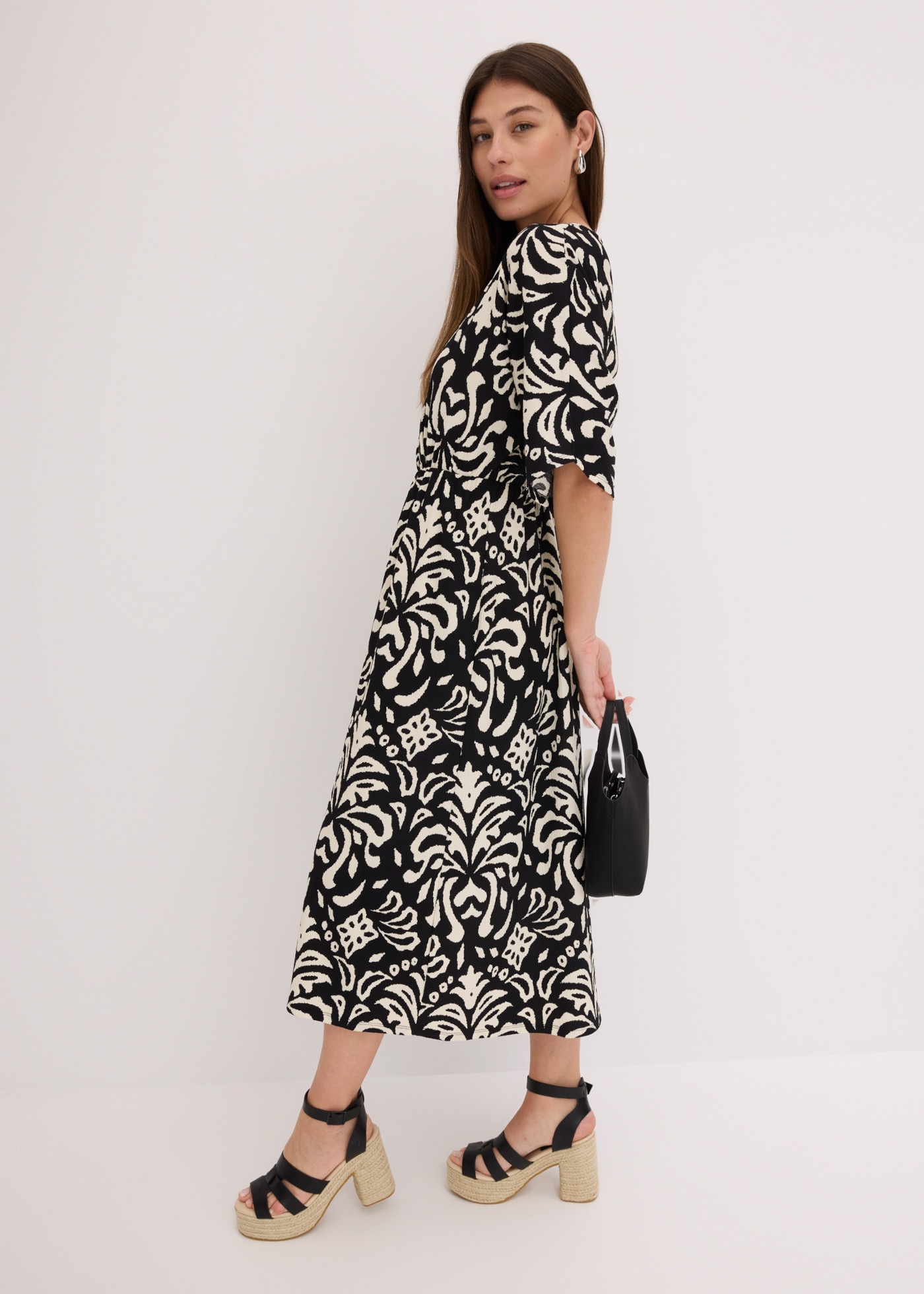 bonprix Jerseykleid eleganter Stil, tiefer V-Ausschnitt, mit modischem Druck