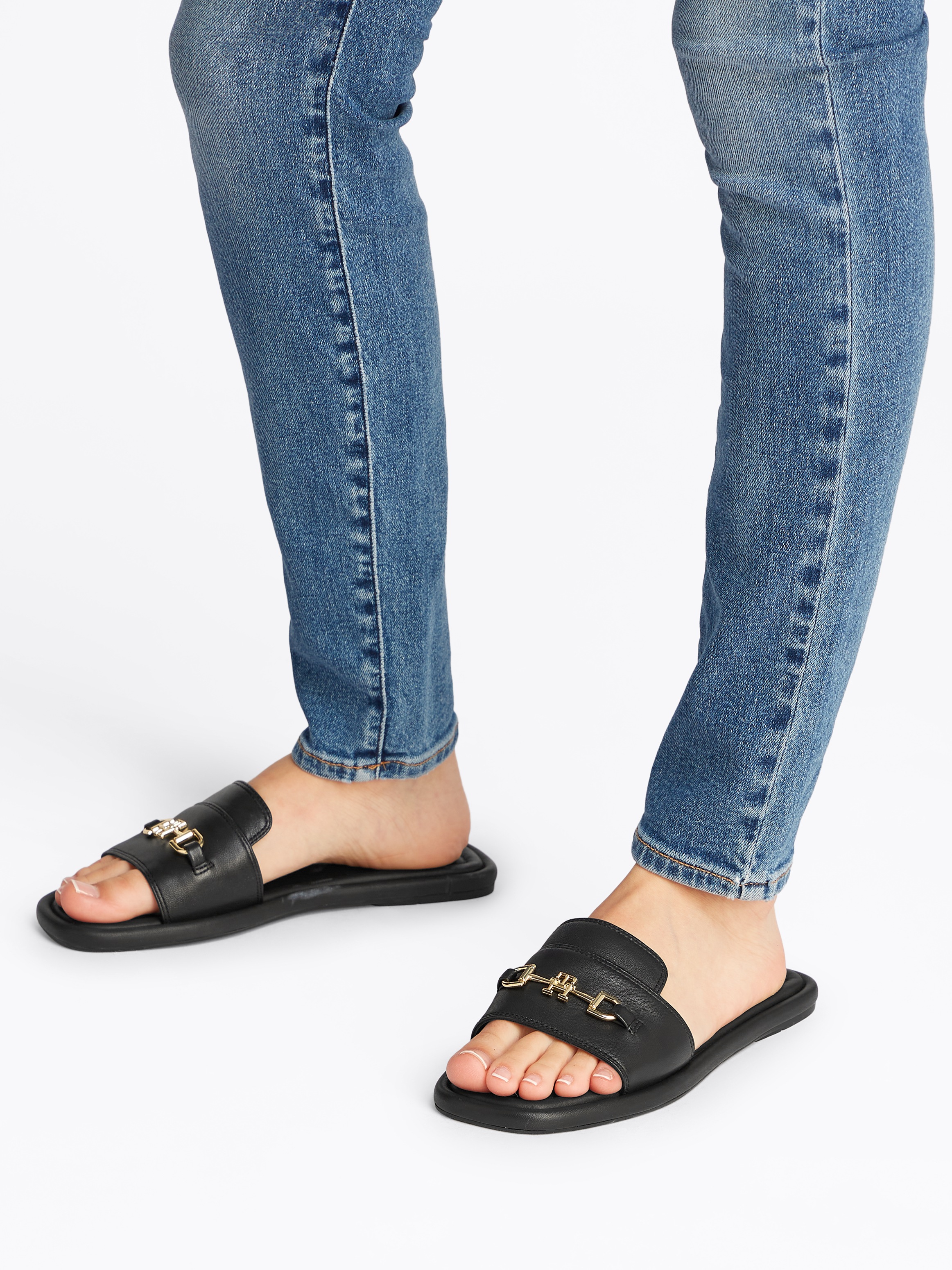 Tommy Hilfiger Pantolette "LEATHER HORSEBIT MULE", Flats, Sommerschuh, Bequ günstig online kaufen