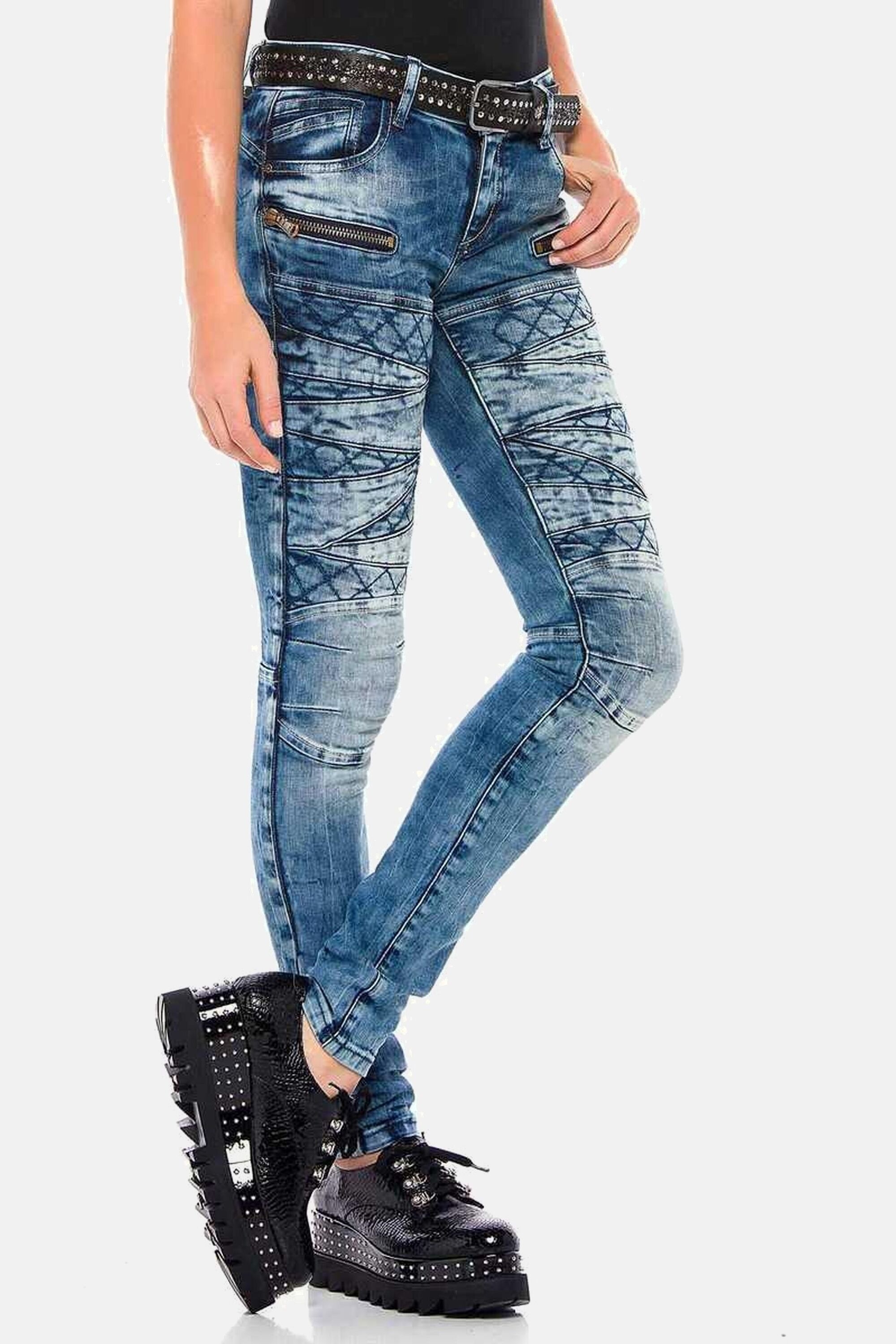 Cipo & Baxx Slim-fit-Jeans »Jeans«, mit coolen Stickelementen, WD381