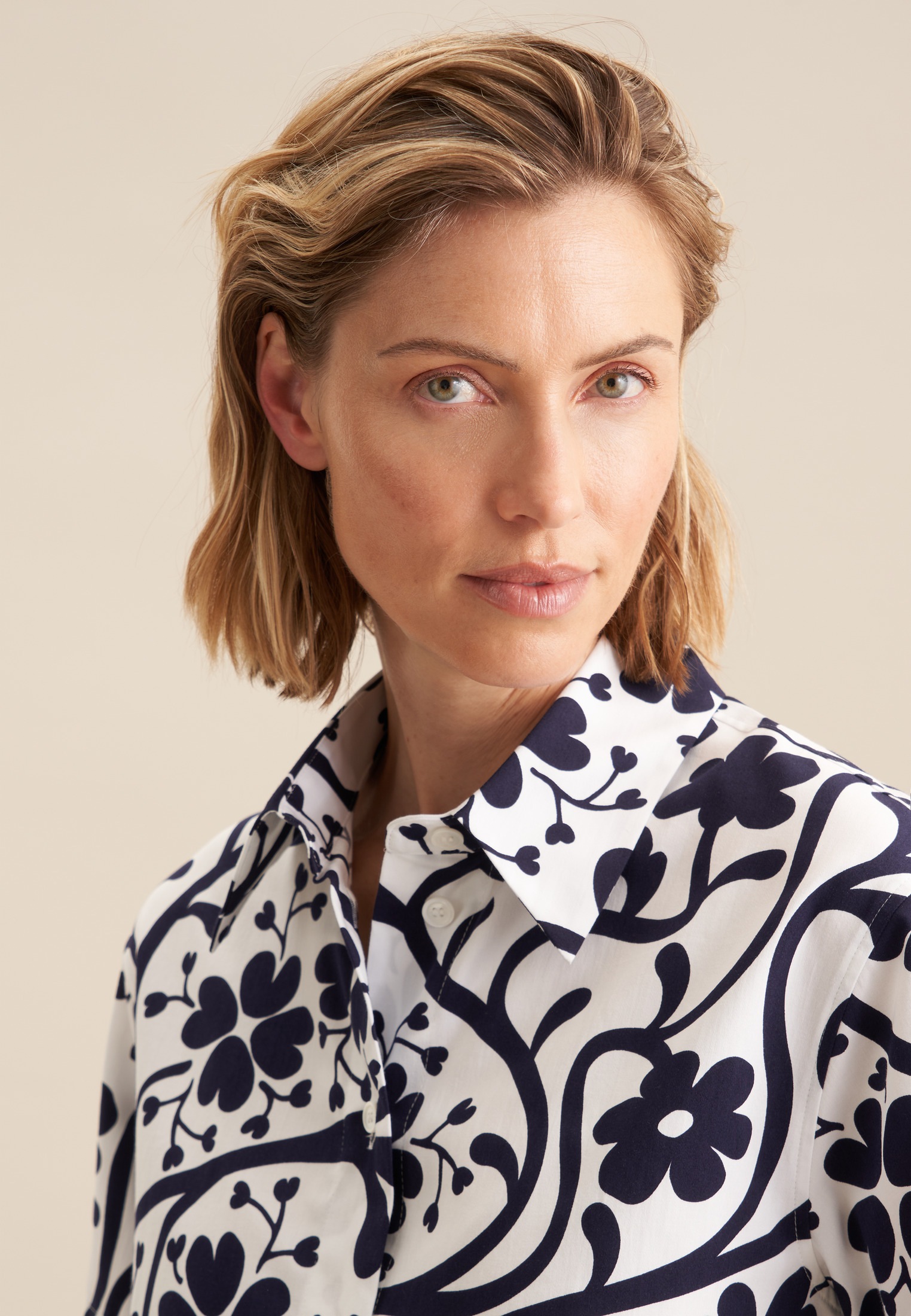 Thumbnail - seidensticker Hemdbluse "Schwarze Rose" 1/2 Kragen Druck