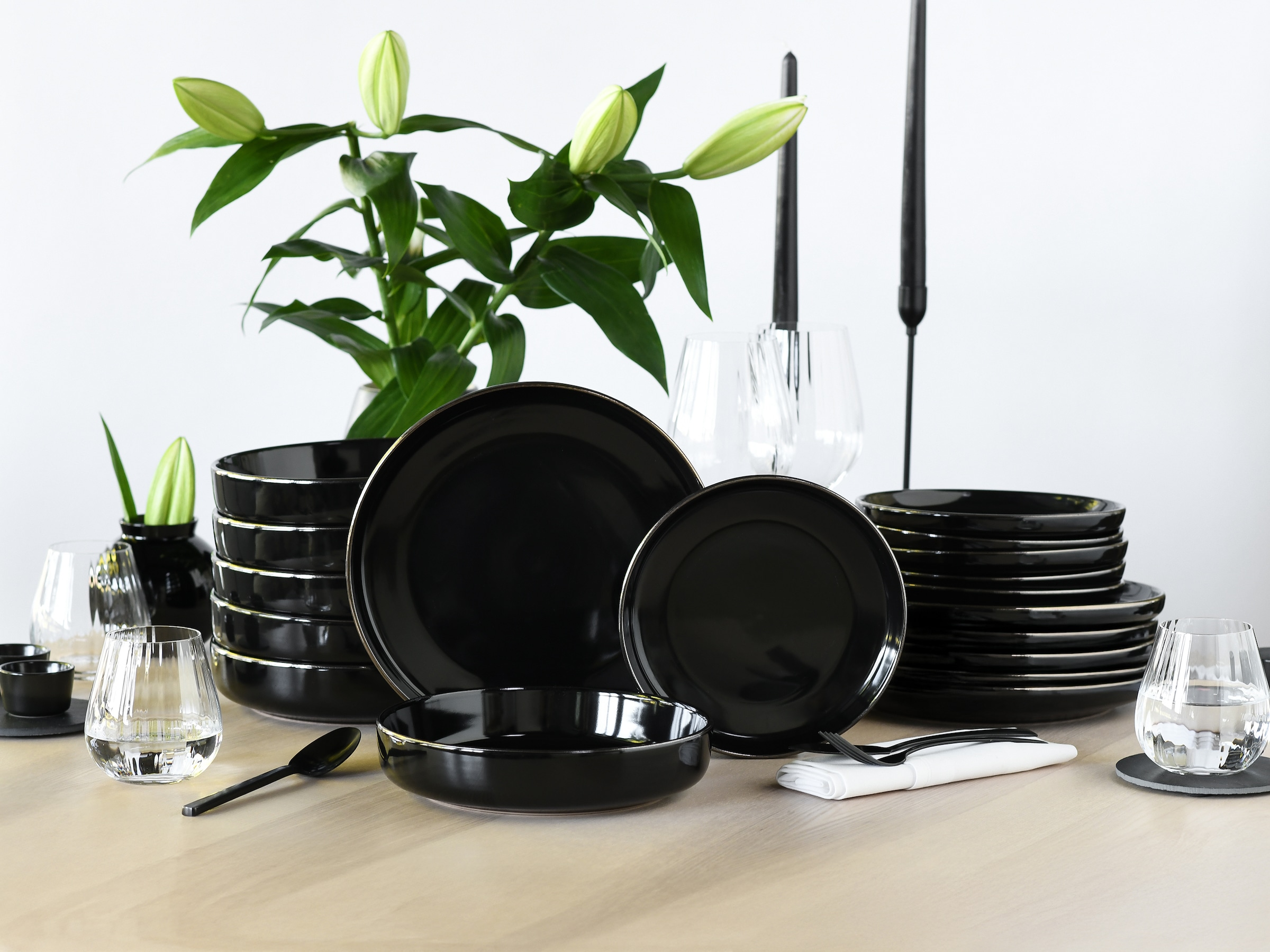 CreaTable Teller-Set »Nordic Festive, Service 18-tlg.« Teller Set, Minimalistisches Design, Dezente goldene Akzente