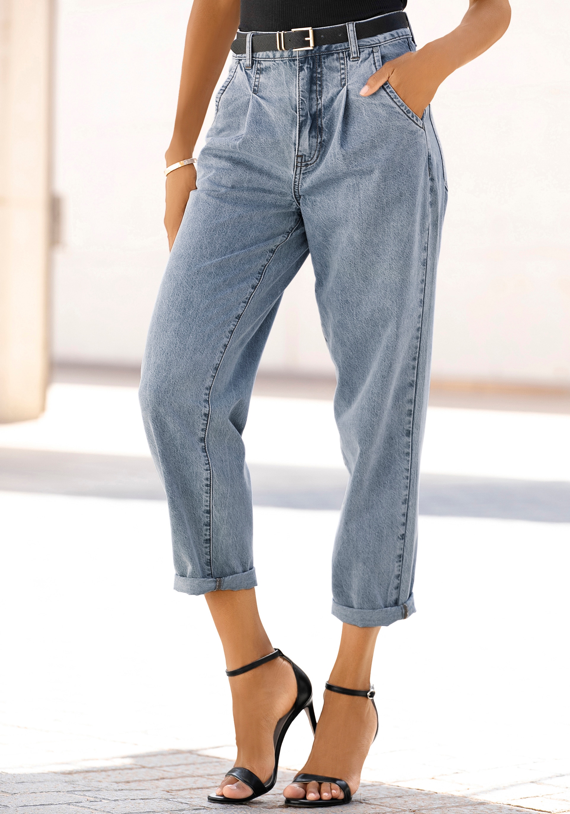 Buffalo Relax-fit-Jeans "in modischem Crop-Design" in High-Waist-Form mit Bundfalten, verkürzte Länge, Sommerhose