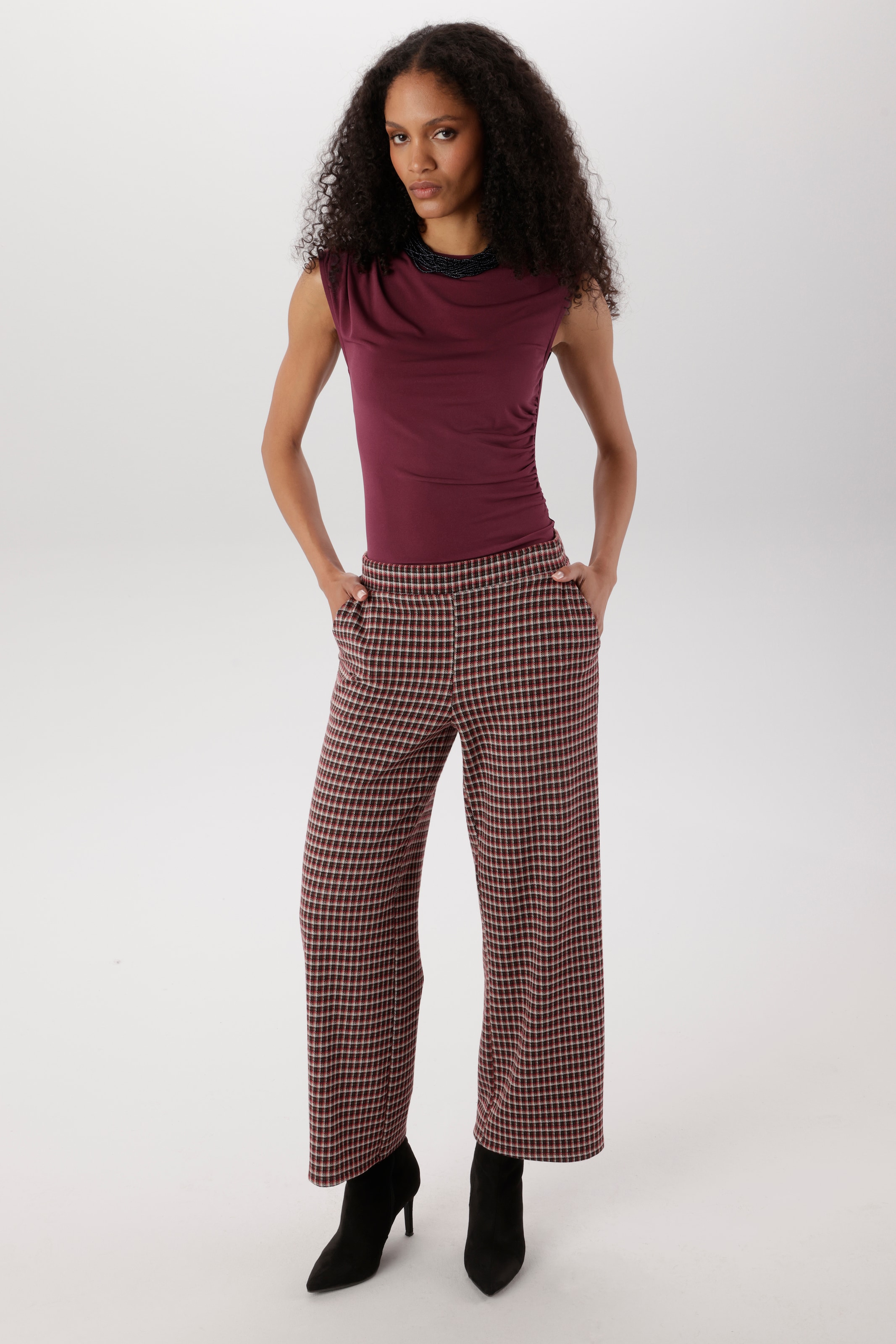 Aniston SELECTED Shirtbody mit seitlichen Raffungen und an der einen Schulter - NEUE KOLLEKTION