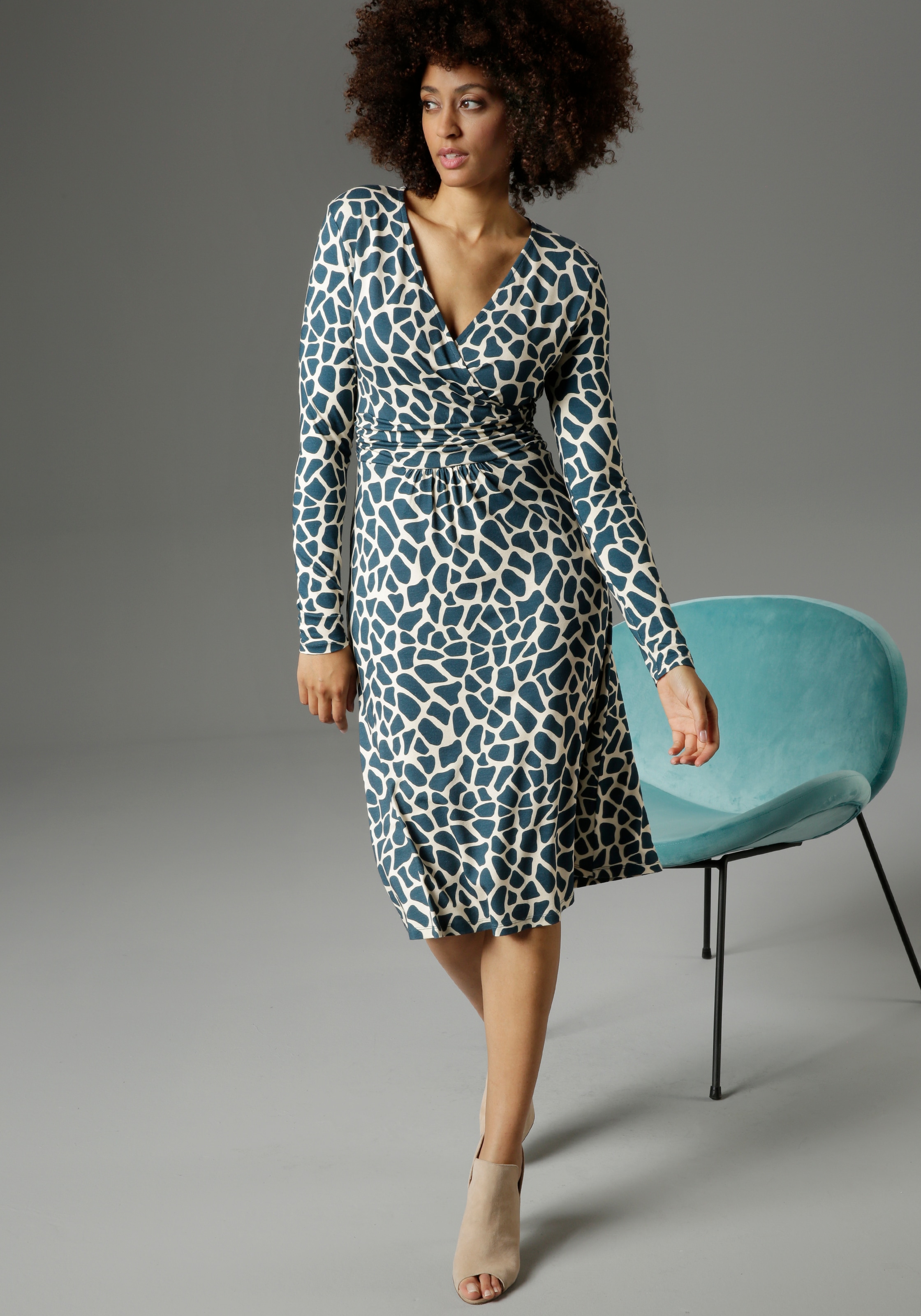 Aniston SELECTED Jerseykleid, mit farbigem animal-print