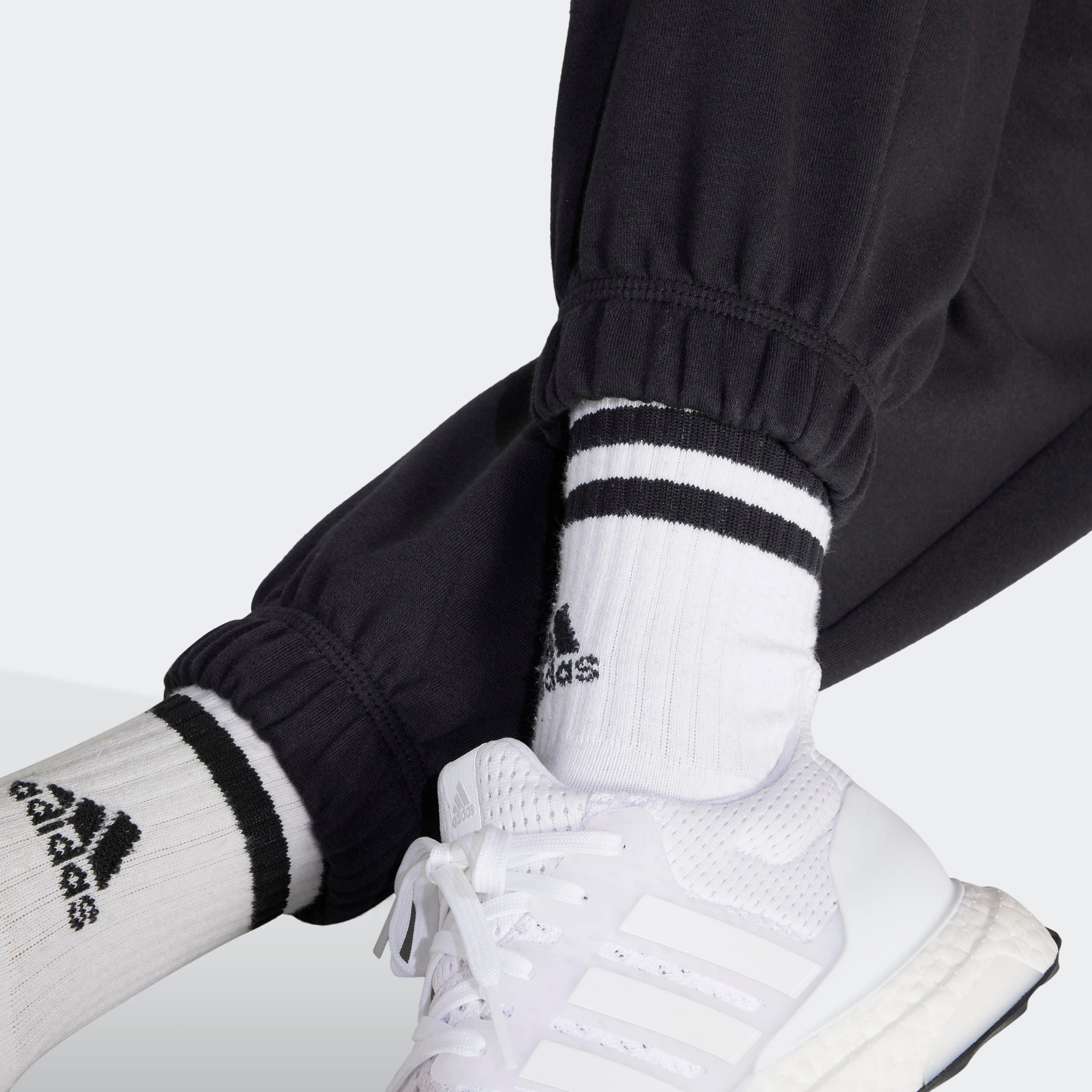 adidas Sportswear Sporthose »W LIN FT CF PT«, (1 tlg.), Locker geschnitten, hoher Bund, aus weichem French Terry