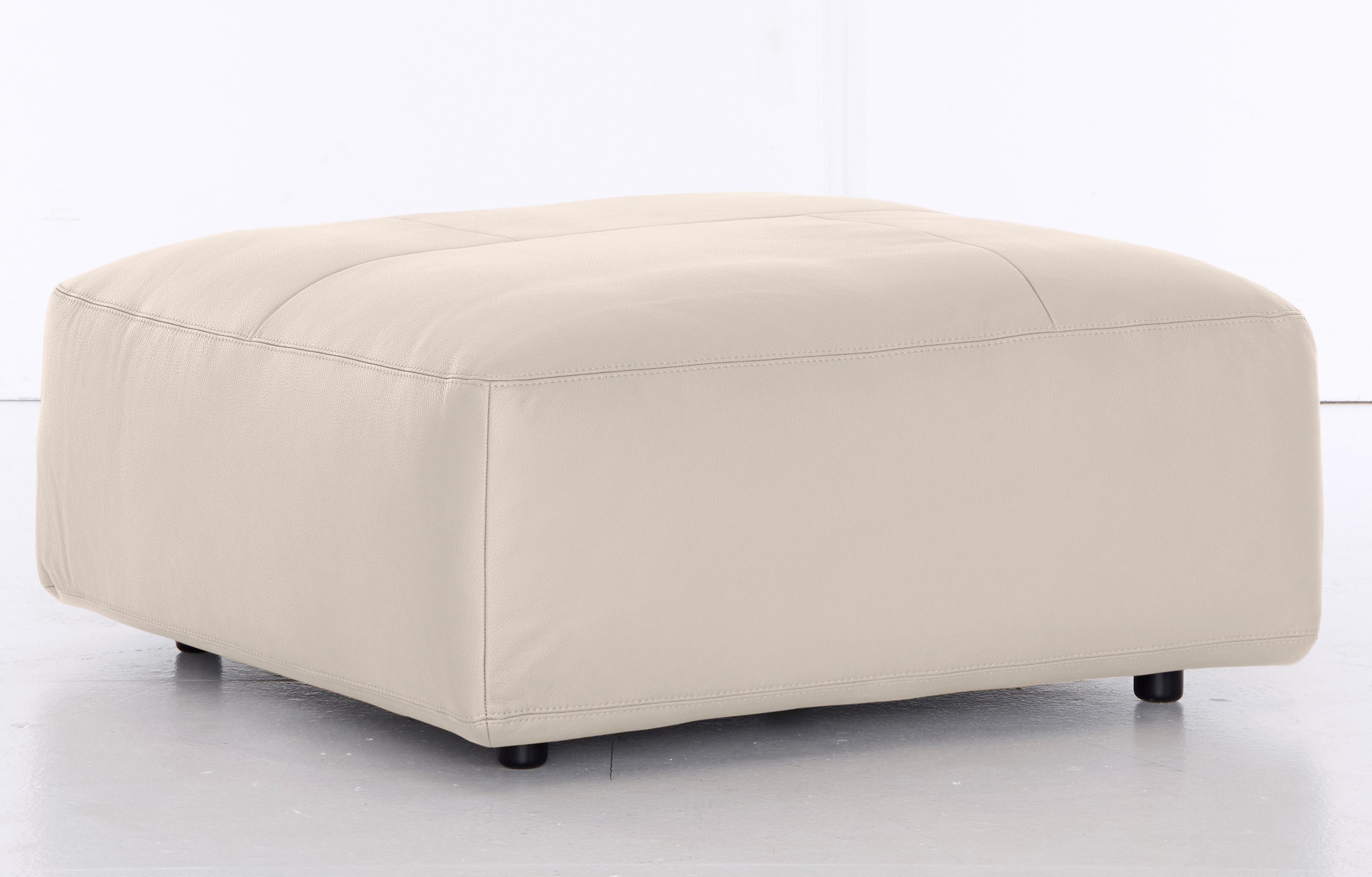 Hocker MUSTERRING "LUCIA", beige (beige bax), B:100cm H:43cm T:100cm, Flachgewebe VALMONT (60% Baumwolle/40% Leinen);Leder PURO, pigmentiertes Leder;Microfaser CRONA (100% Polyester);Flachgewebe FLORIS (100% Polyester);Leder BAX, pigmentiertes Leder, Hock 4