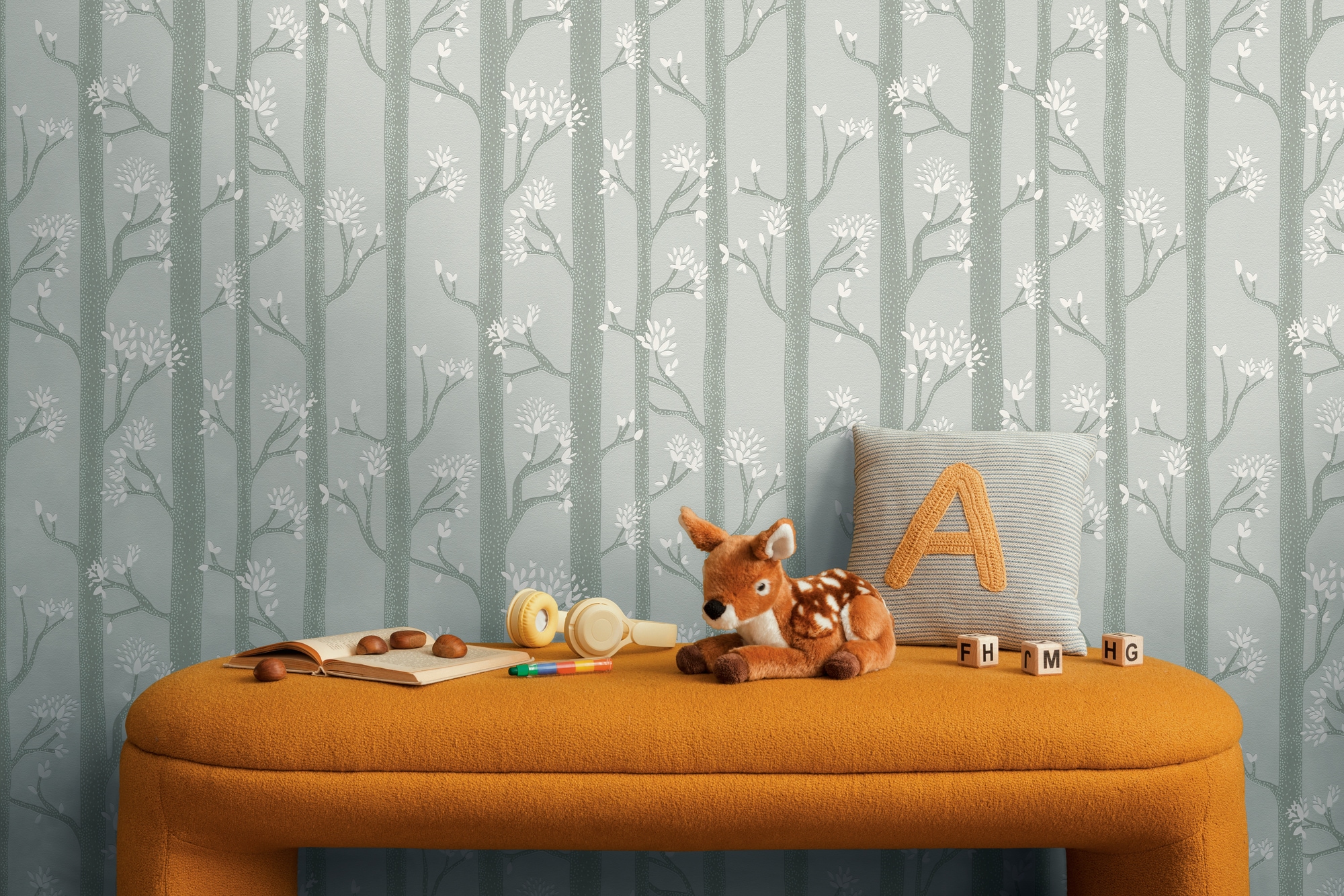 living walls "Kids Studio Wald – Baum Vliestapete für Kinder" Wald grafisch leicht glänzend glatt Stilisiertes Waldmotiv mit Bäumen, Zweigen und feinen Blättern