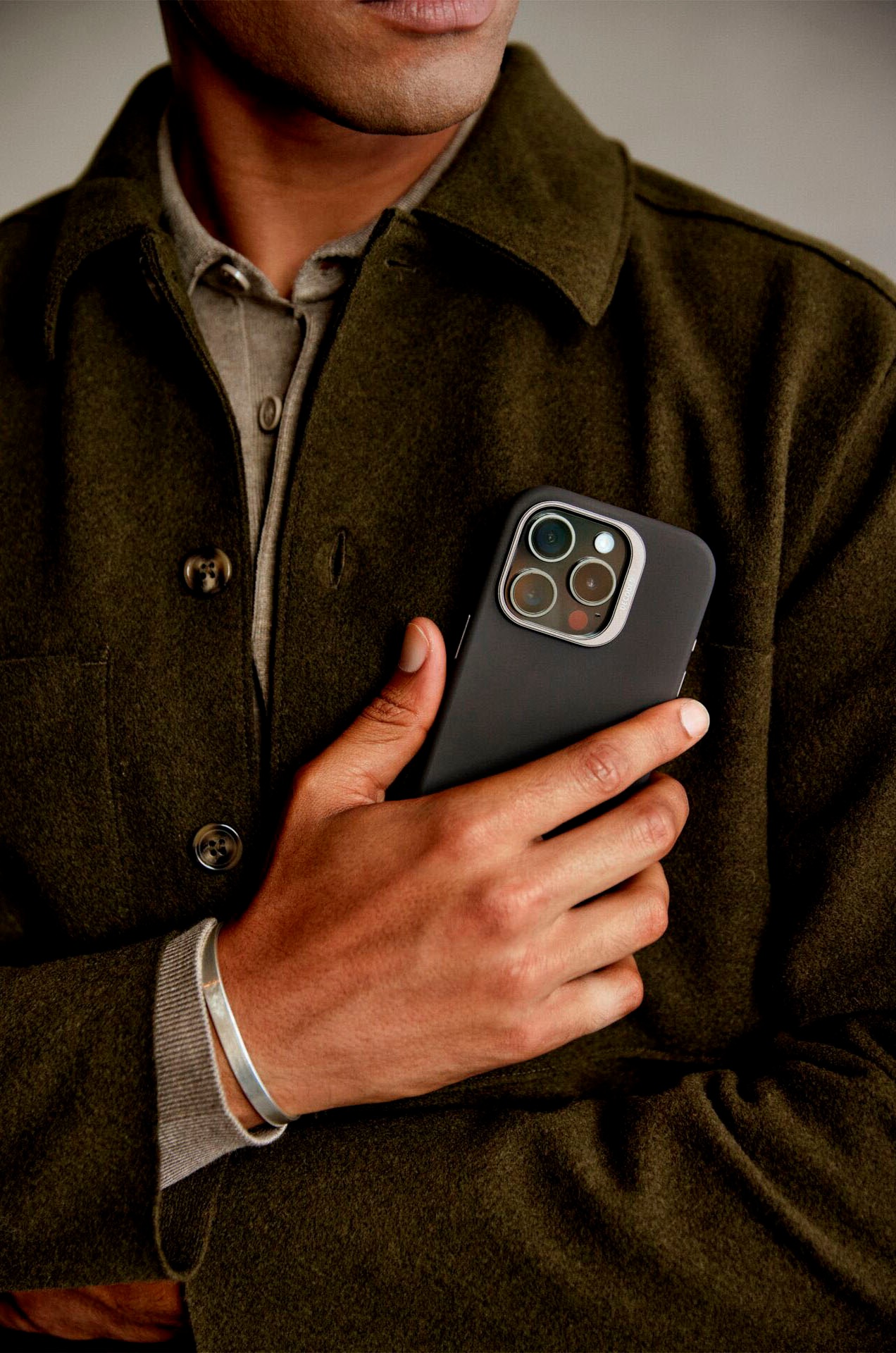 DECODED Smartphone-Hülle »Leather Backcover iPhone 16 Pro«, Smartphones