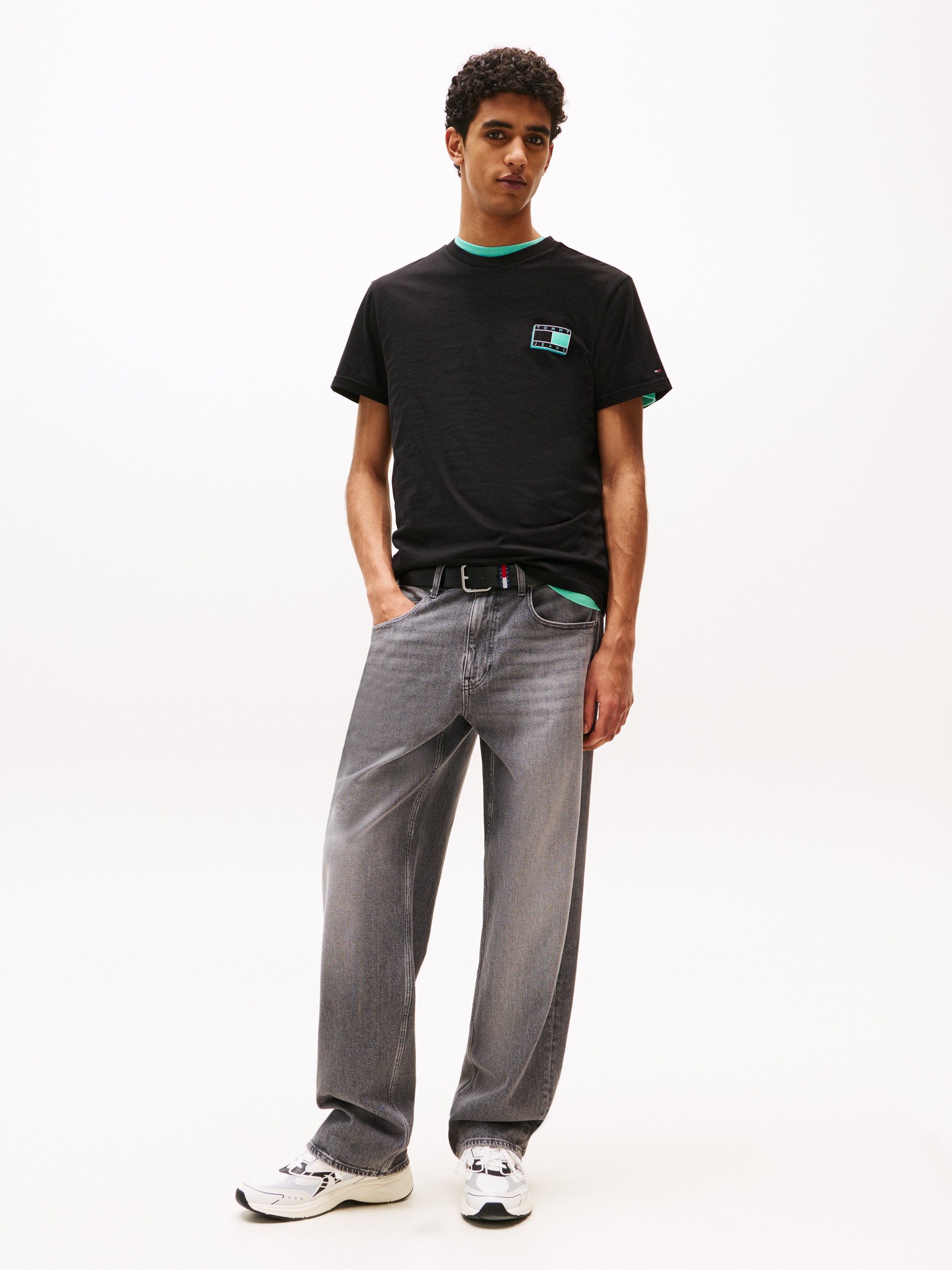 Tommy Jeans T-Shirt »TJM SLIM POP COLOR FLAG TEE EXT«, Mit Rundhalsausschnitt