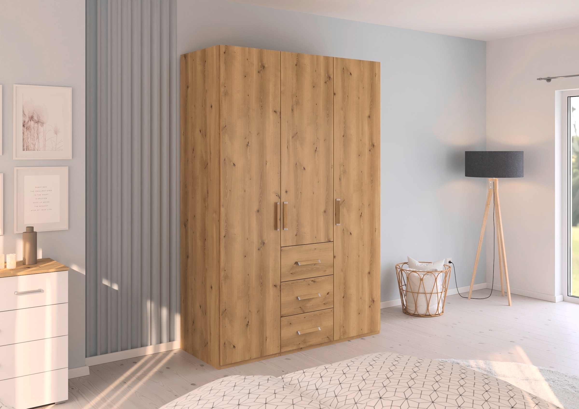 rauch Drehtürenschrank »Kleiderschrank Schrank Garderobe Schlafzimmerschrank EVELYN« in 2 Höhen 197 oder 210 cm erhältlich, inkl. SOFT-CLOSE-FUNKTION,  in elegantem Stil mit Schubladen 3 Breiten und 2 Höhen MADE IN GERMANY