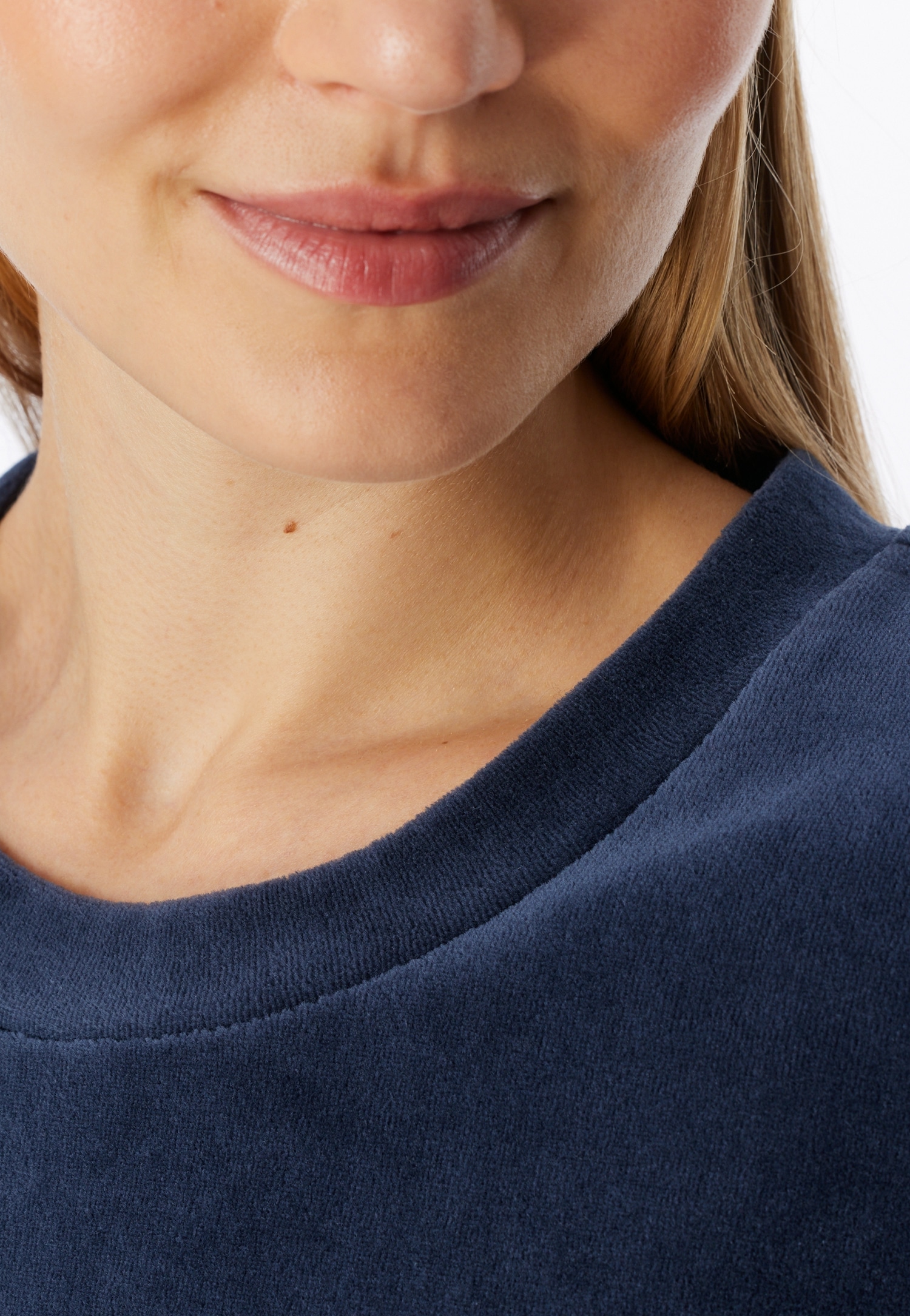 Schiesser Loungeanzug »Casual Velour« Rundhalsausschnitt, lange Ärmel