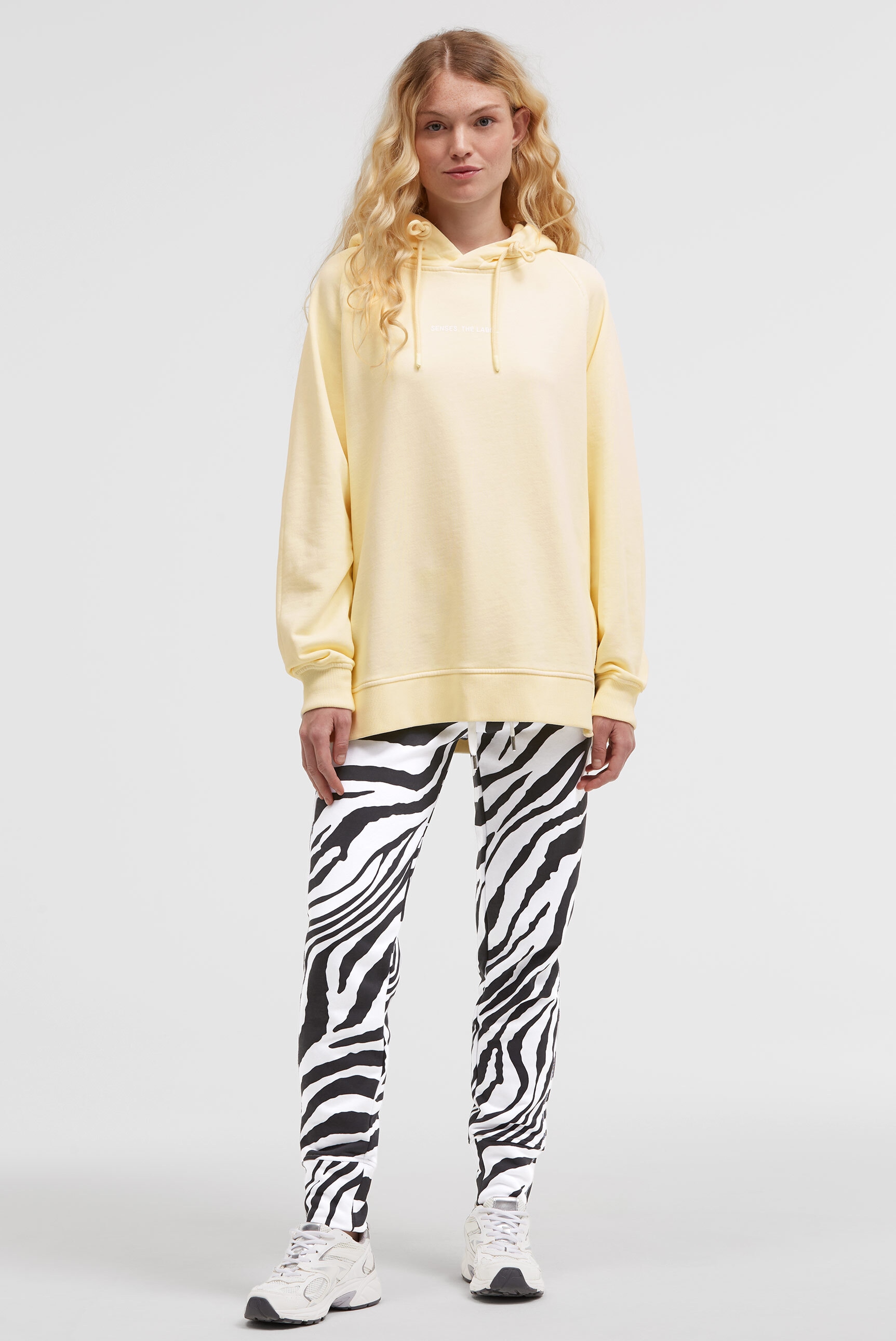 SENSES.THE LABEL Kapuzensweatshirt , mit Seitenschlitze
