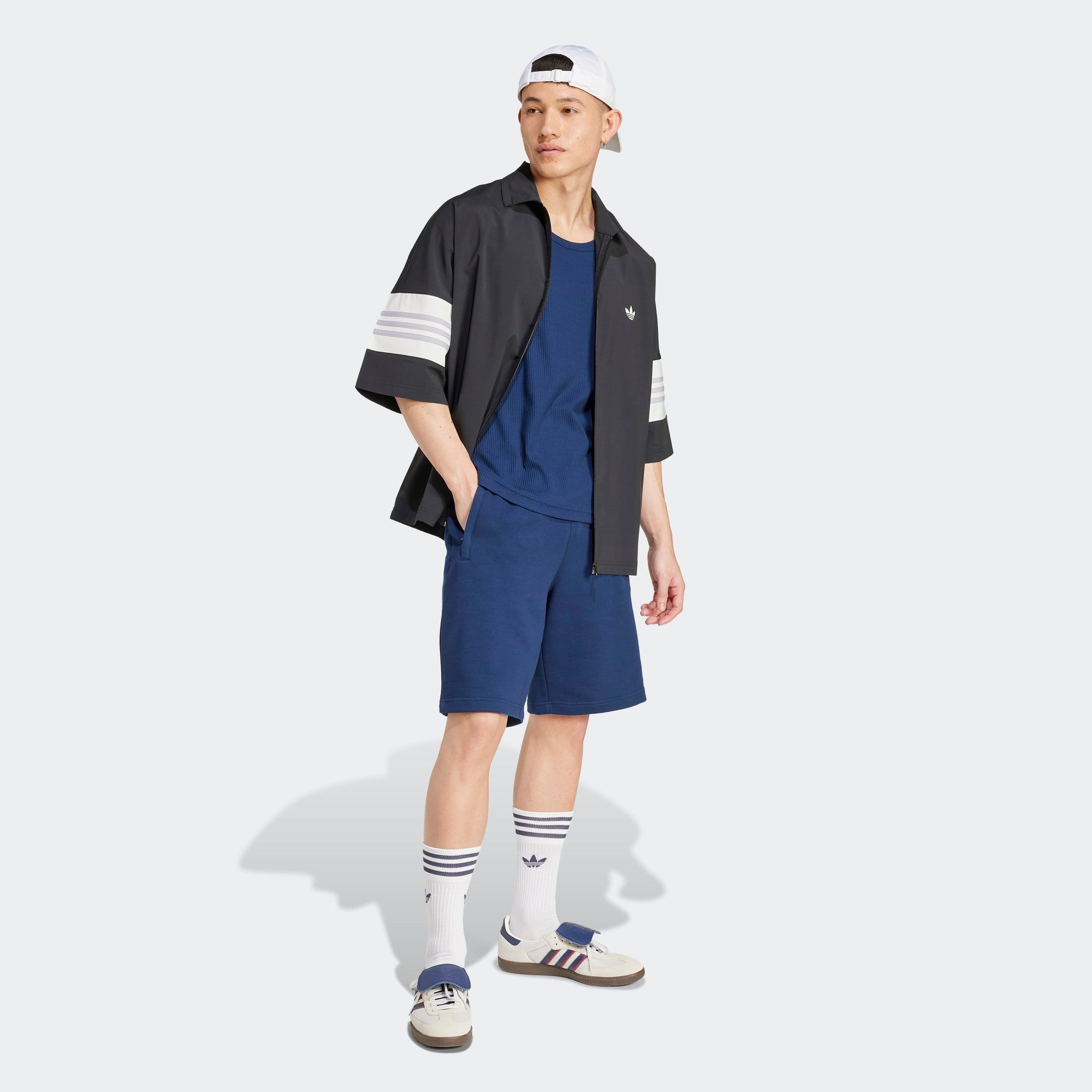 adidas Originals Shorts »ESS SHO«, (1 tlg.), Essential Sweat Shorts mit Logo, aus weichem French-Terry Material