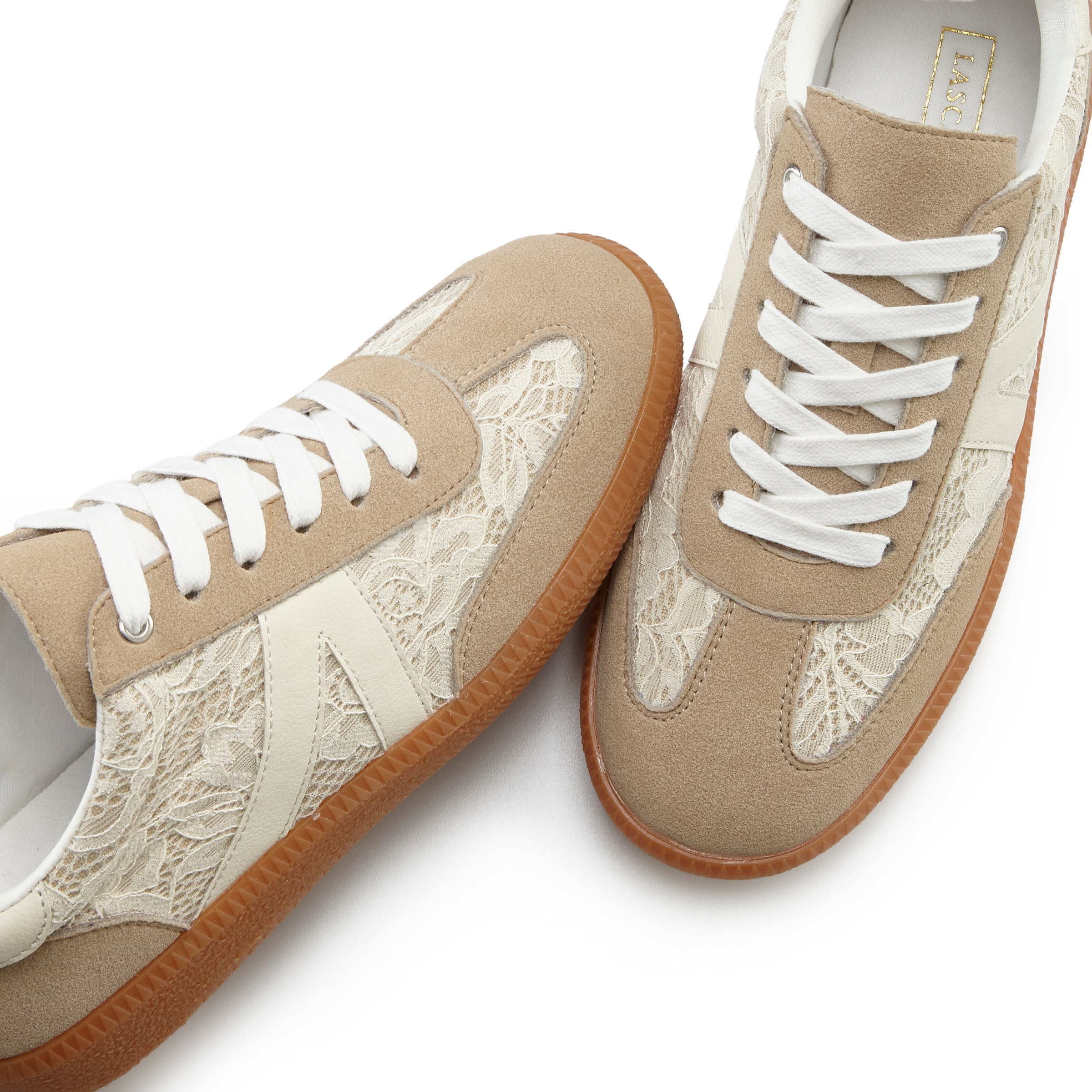 LASCANA Sneaker, Schnürhalbschuhe, Freizeitschuhe mit Spitzen-Einsatz