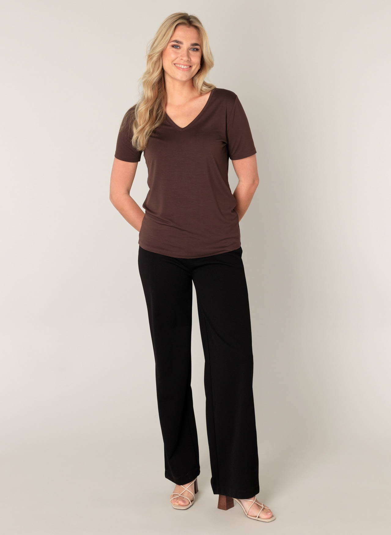 Base Level T-Shirt »Yanic«, mit V-Ausschnitt