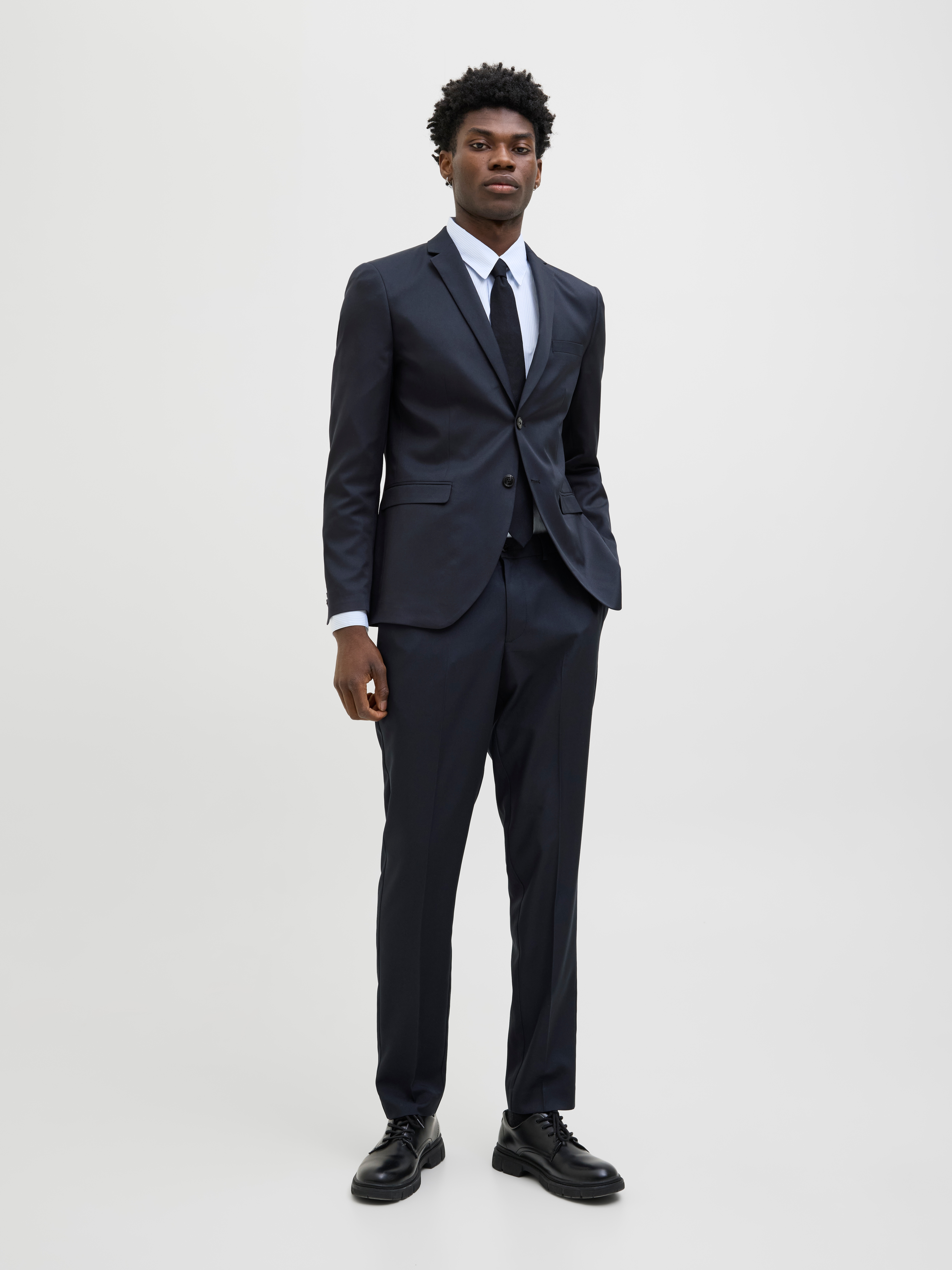 Jack & Jones Anzug "JPRCOSTA SUIT" Set, 2 tlg. sehr schmal aus Polyester, sehr schmale Passform, mit Reverskragen, Langarm-Sakko