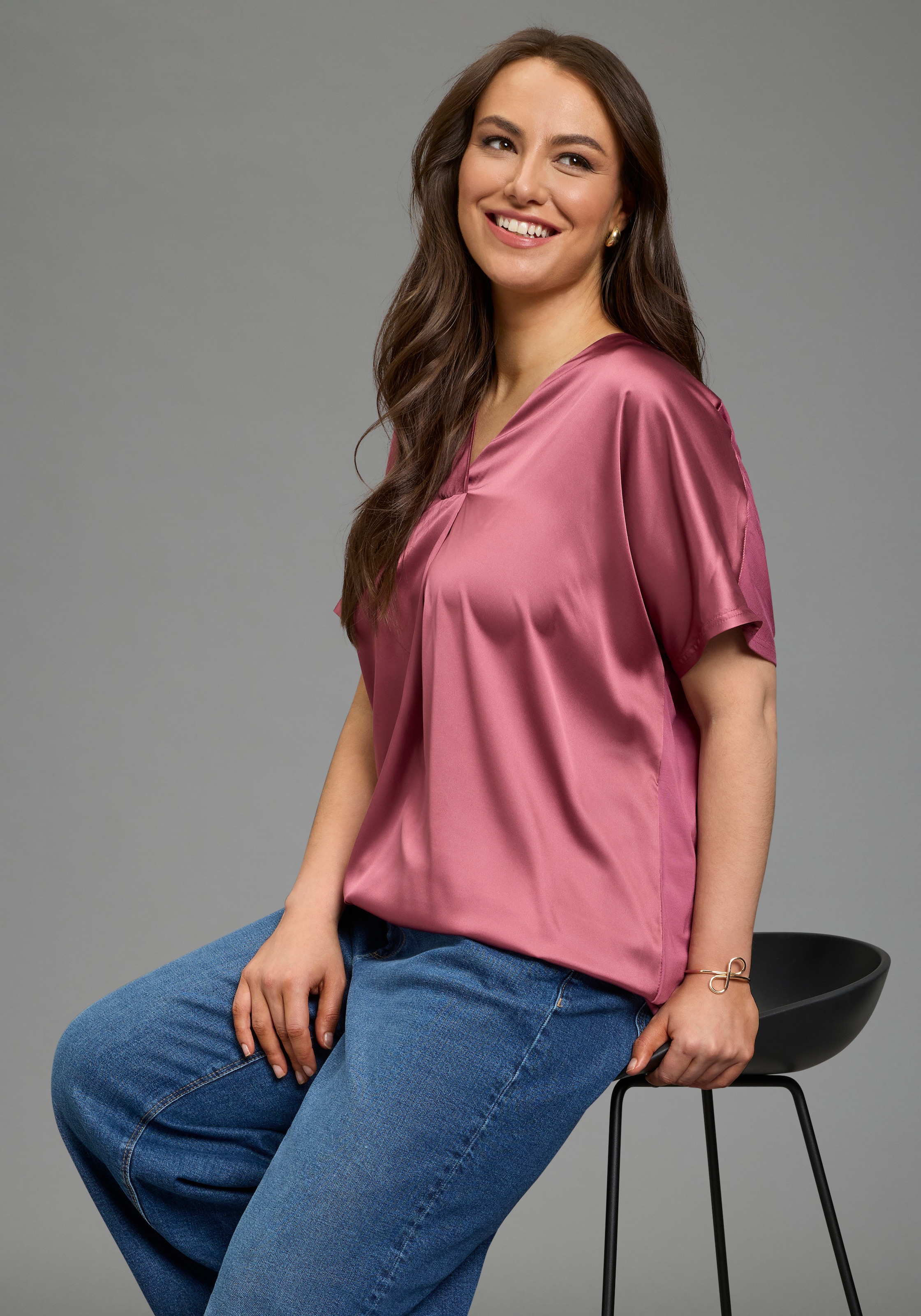 Laura Scott CURVE Satinbluse "Große Größen" figurumspielende Passform, mit Falteneinsatz vorne, V-Ausschnitt