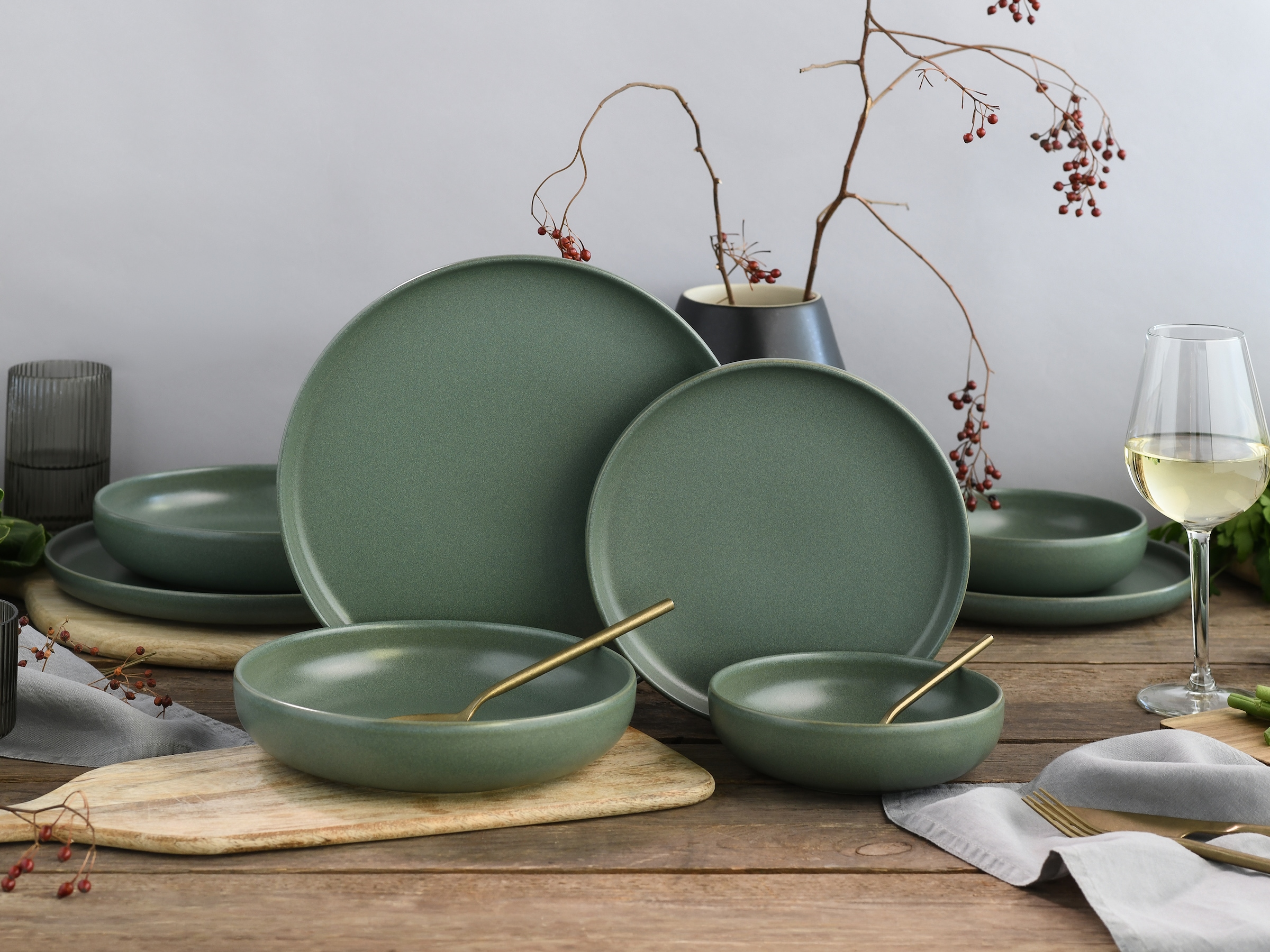 CreaTable Teller-Set »Uno, Geschirr-Set, 8-tlg.« Seidenmatten Grün-Glasur, Klare Konturen mit sanften Rundungen