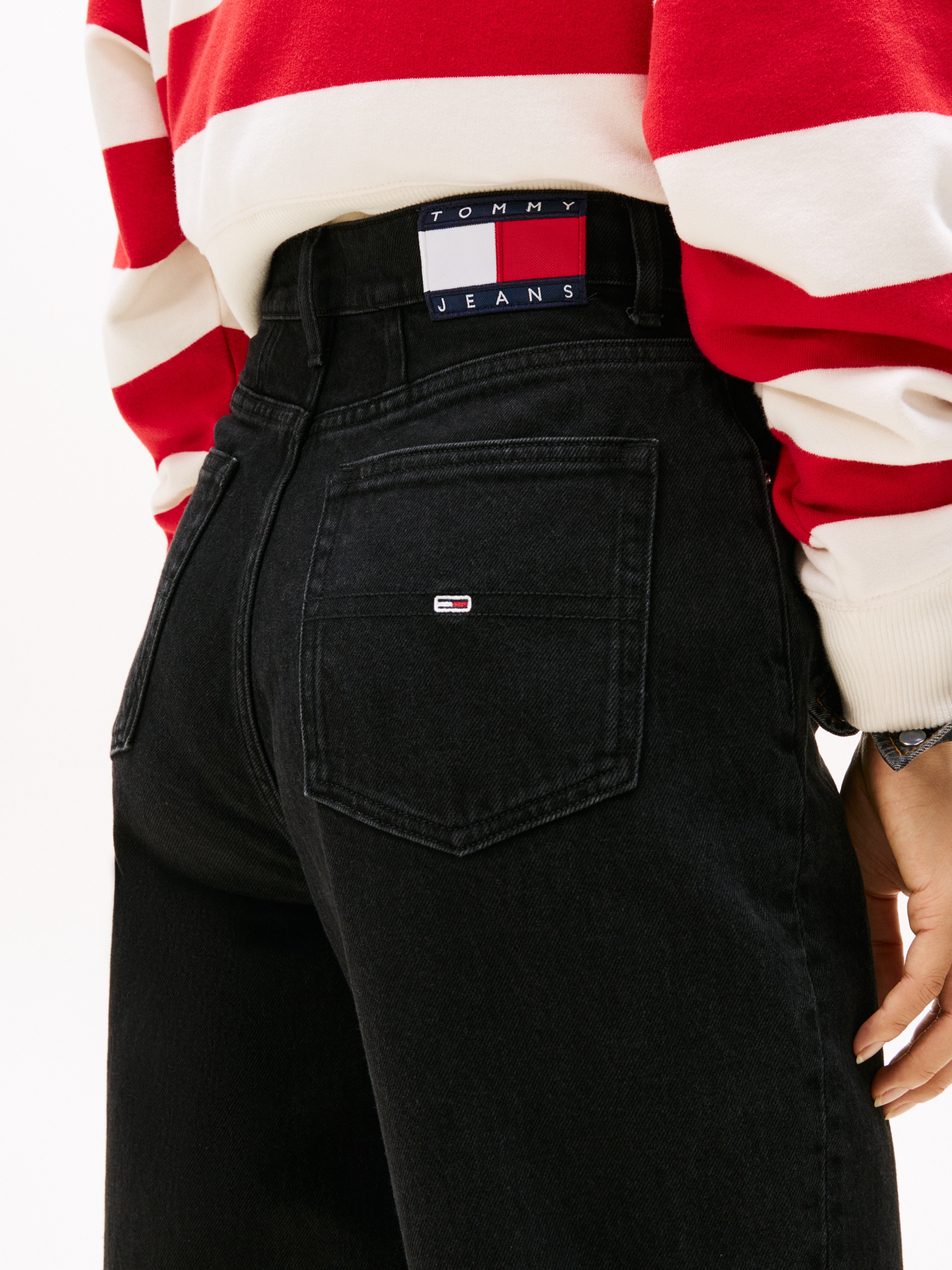 Tommy Jeans Mom-Jeans "High waist - Mom-Jeans Tapered" mit Logo-Badge, Logo günstig online kaufen