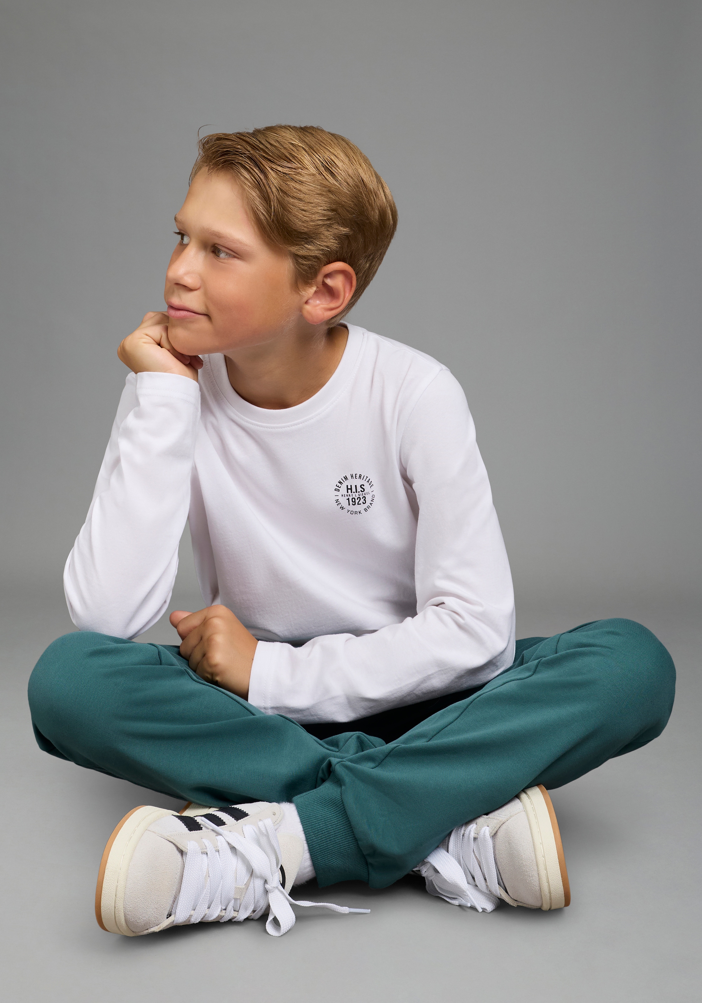 KIDSWORLD Sweathose »2er Pack Jogginghosen«  2 Jogginghosen in einer Packung, lockere Passform