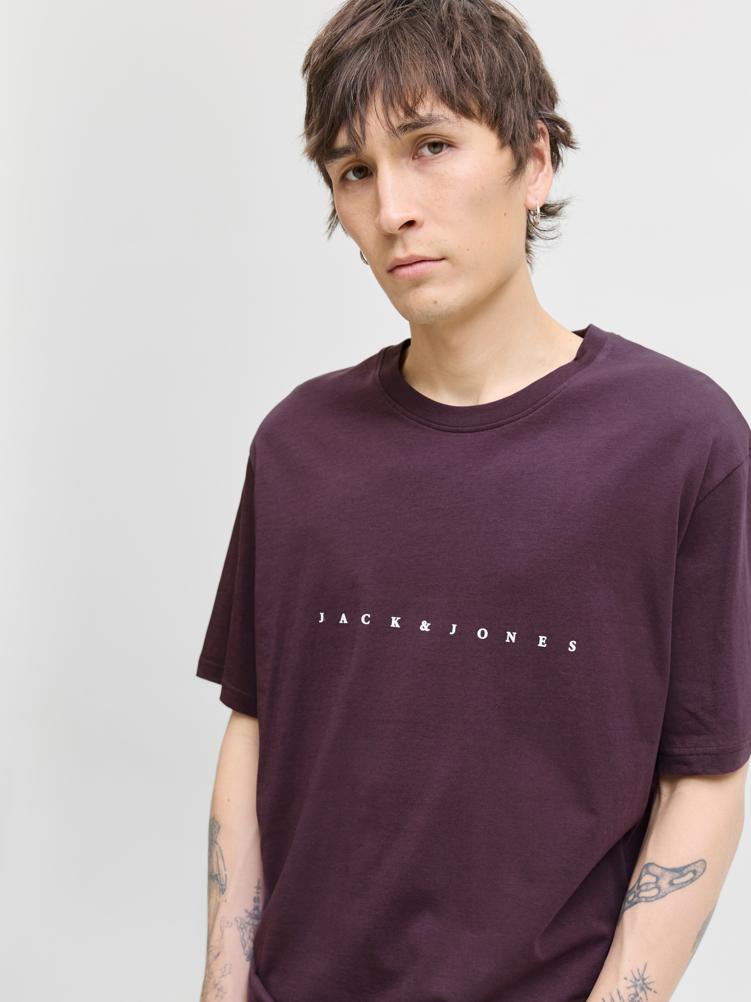 Jack & Jones Rundhalsshirt "JJESTAR JJ TEE SS NOOS", mit Logo Schriftzug günstig online kaufen