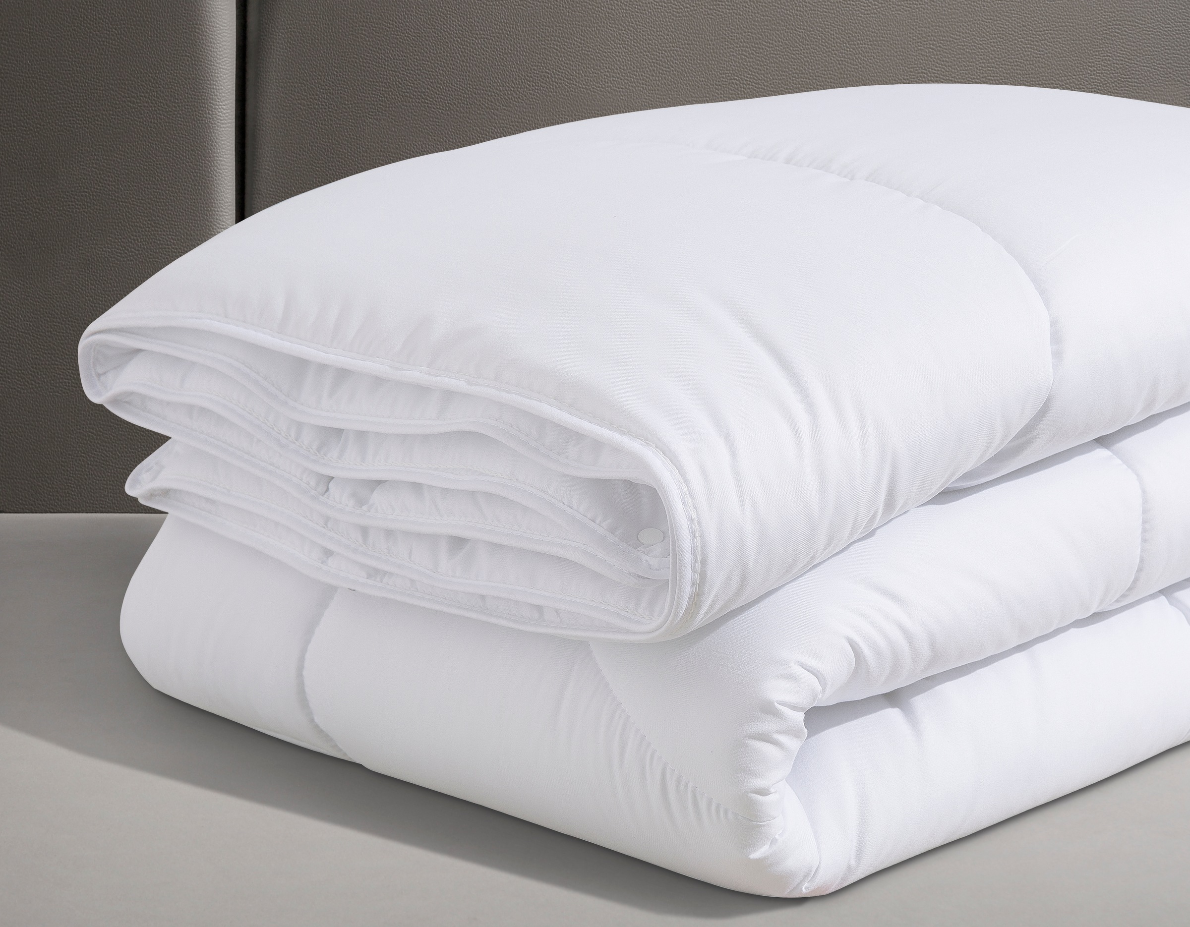 Beco Microfaserbettdecke »Medibett, Bettdecken für Sommer und Winter, zwei Bezugsvarianten«, 4-Jahreszeiten, Füllung 100% Polyester, Bezug 100% Baumwolle, (1 St.), Bettdecke 135x200 cm, allergiker geeignet (Hausstauballergiker)