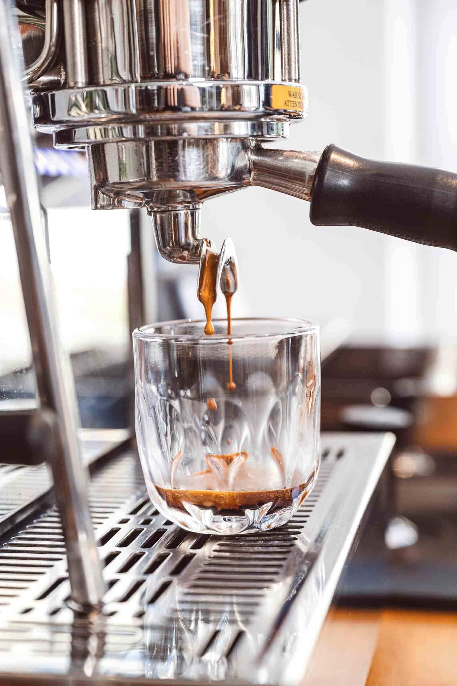 LEONARDO Latte-Macchiato-Glas »Kaffeegläser (3) Gocce 220 ml 2er Set transparent«