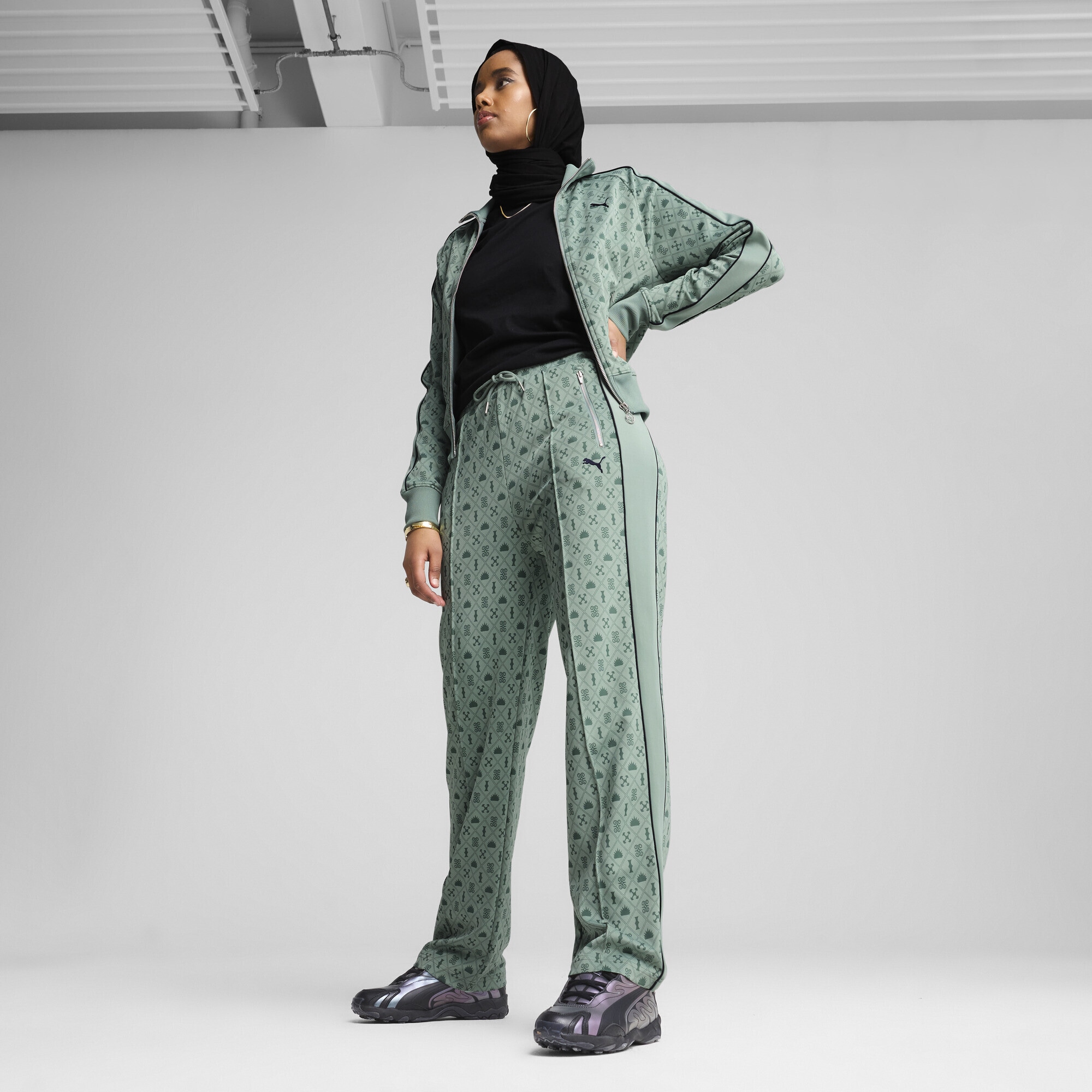 PUMA Sporthose »Road To Unity Straight Bedruckte T7 Trainingshose Damen«