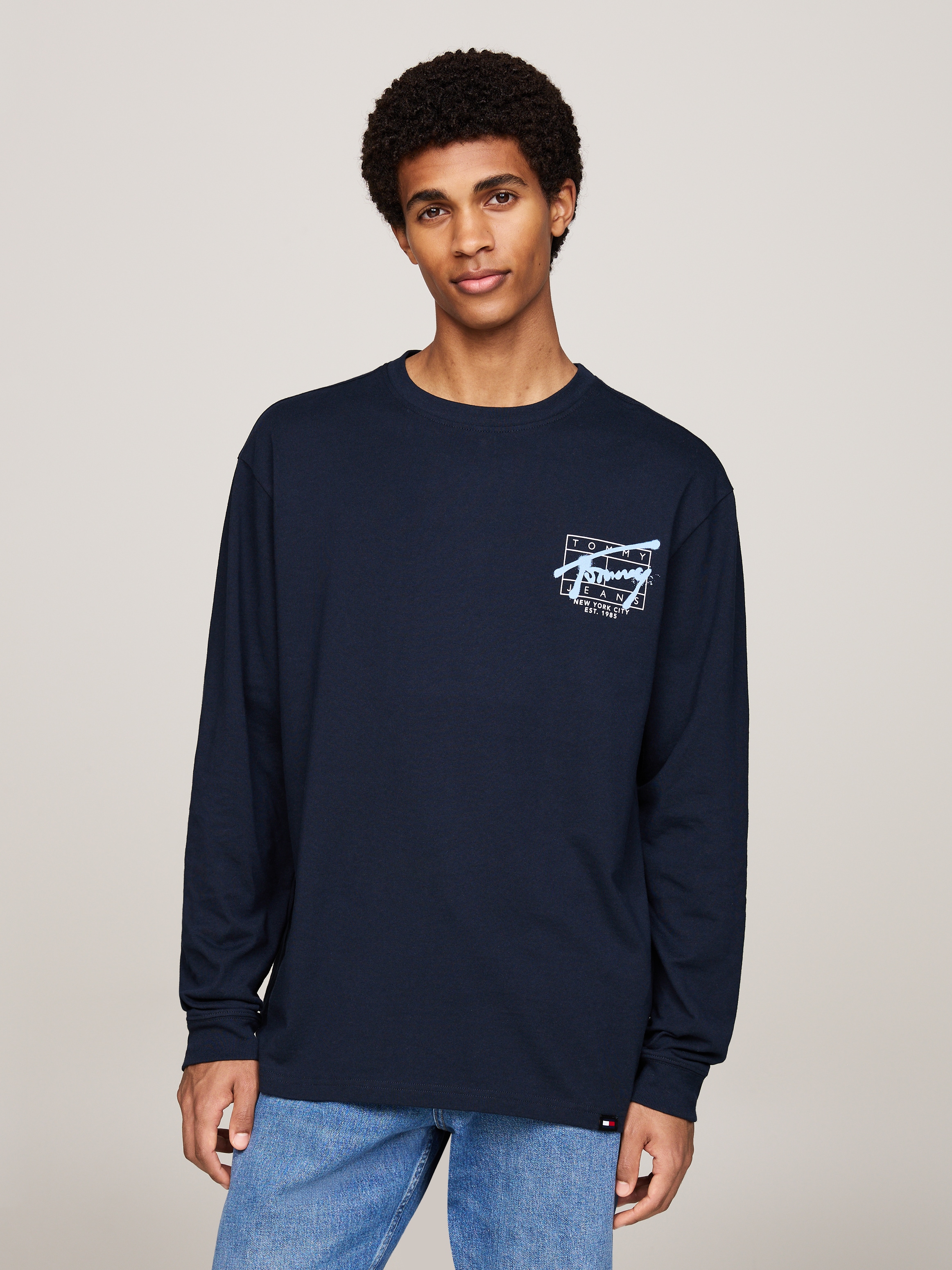 Tommy Jeans Plus Longsleeve "TJM REG SPRAY TEE LS EXT", Große Größen, mit großem Print auf dem Rücken