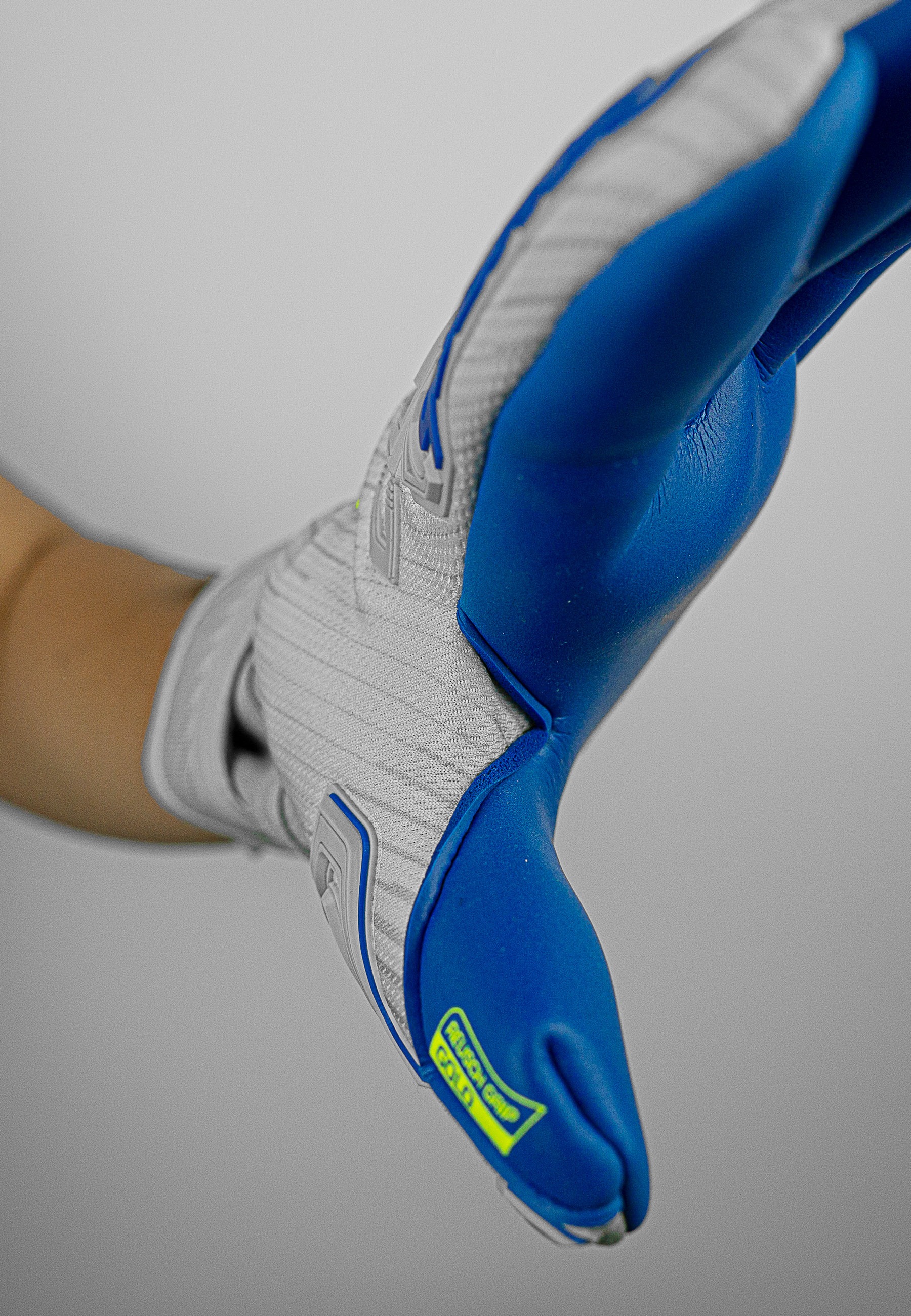 Reusch Torwarthandschuhe »Attrakt Freegel Gold Finger Support«, mit praktischem Fingerschutz