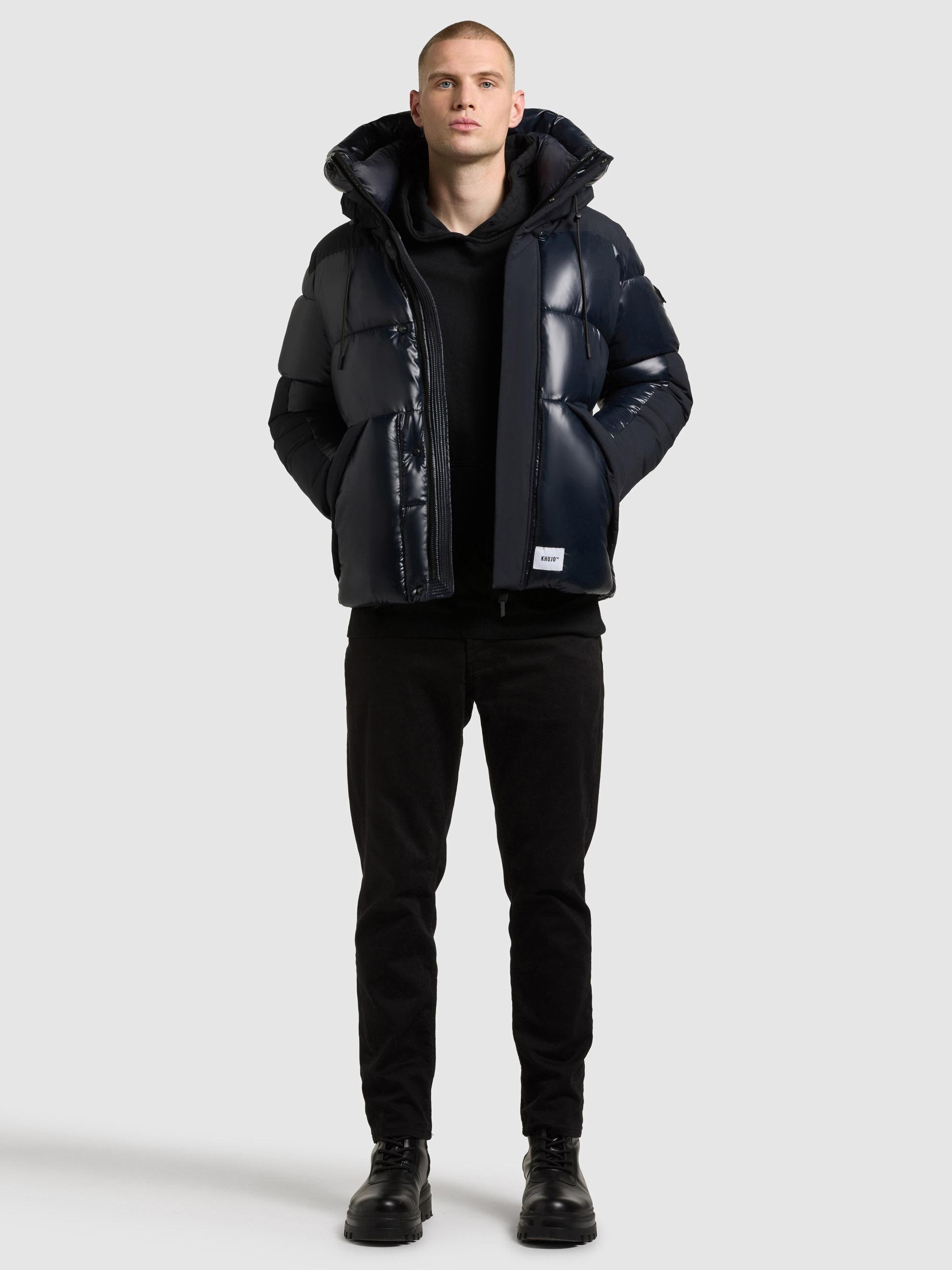 khujo Steppjacke »Alst« mit Kapuze Schimmernde Herren Jacke mit innenliegenden Rucksack-Trägern