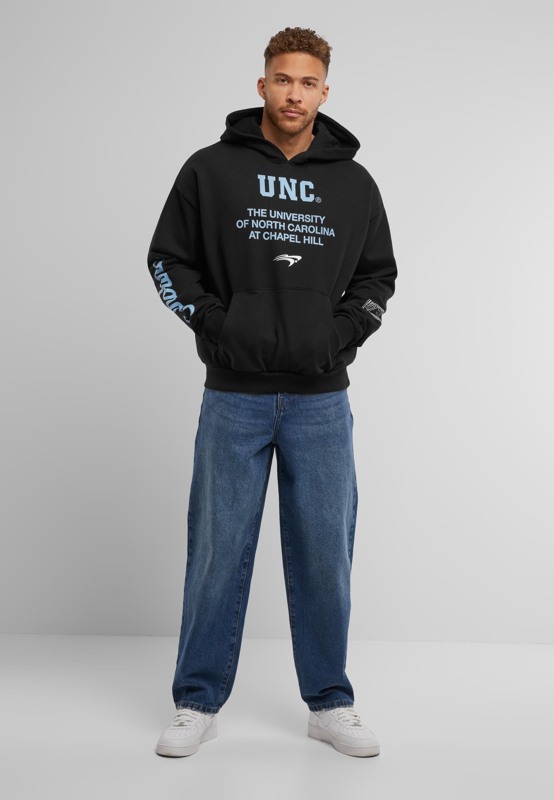 Upscale by Mister Tee Kapuzensweatshirt »Upscale by Mister Tee North Carolina Multi Logo Oversize Hoody«, 1 Stk.
