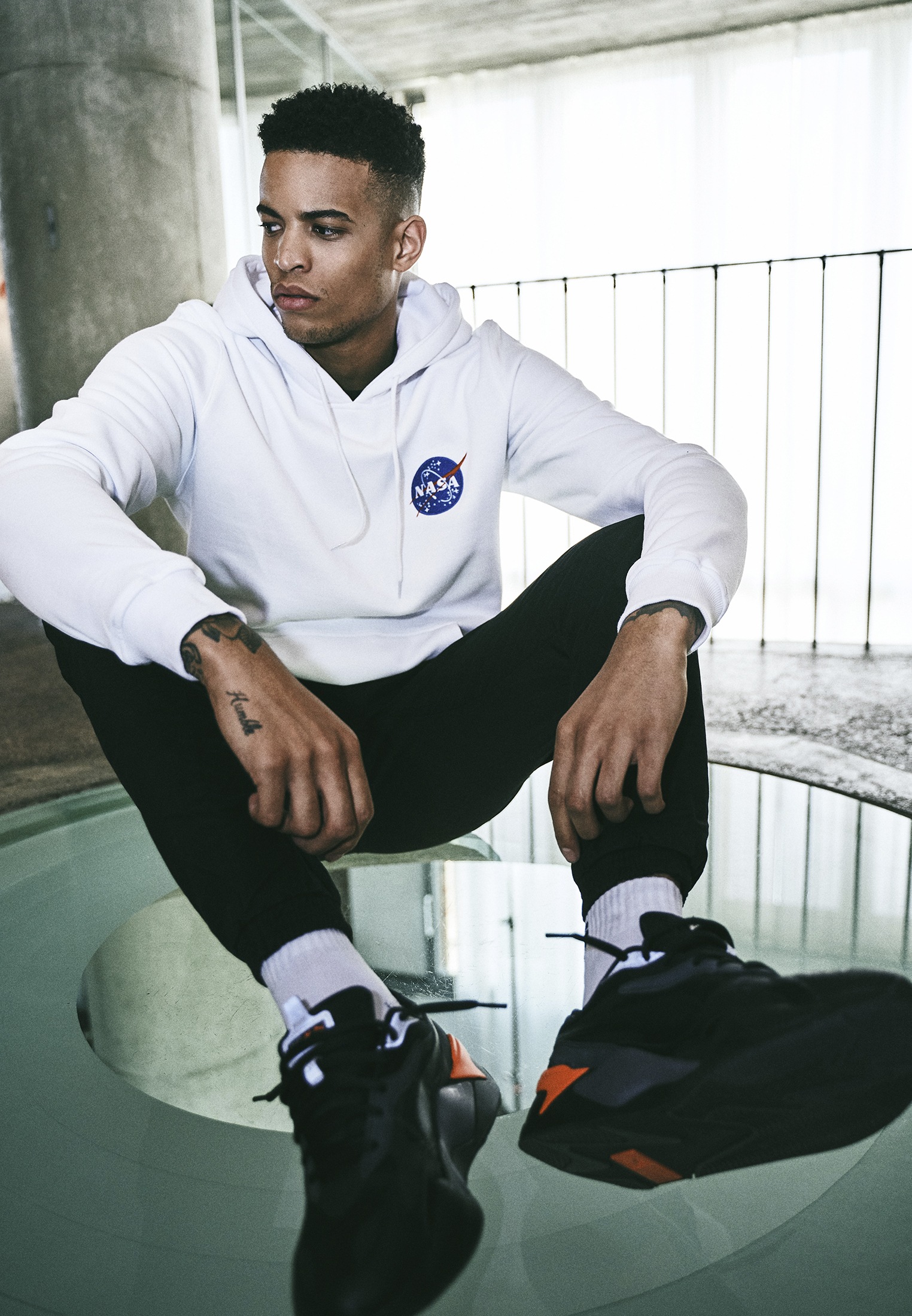 MisterTee Sweater »Herren NASA Insignia Logo EMB Hoody« (1 tlg.) ZN8733