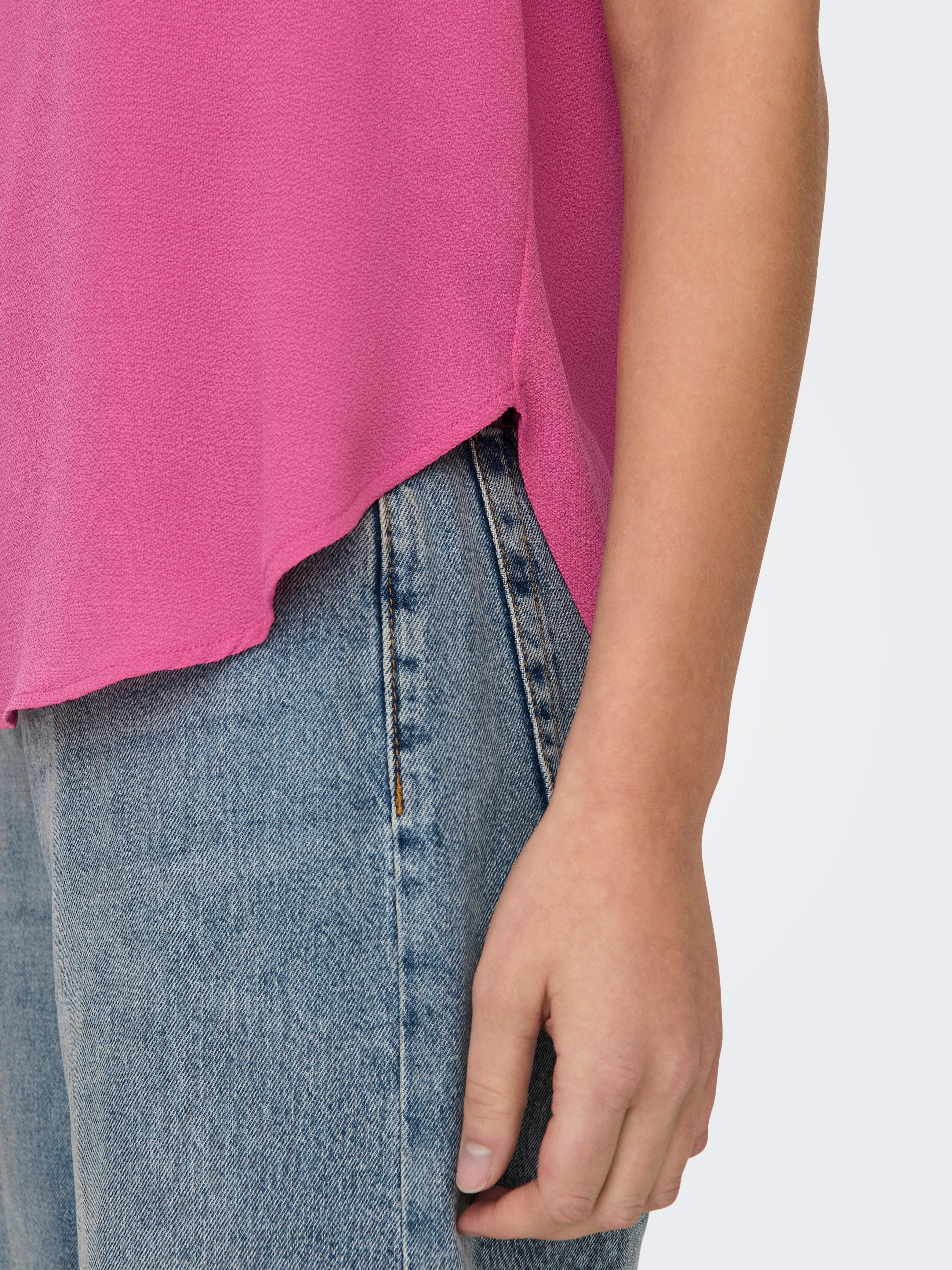 Thumbnail - ONLY Kurzarmbluse "ONLVIC – feminines Blusenshirt in lockerer Form" regular fit, Web, Kunstfaser, Rundhals, unifarben