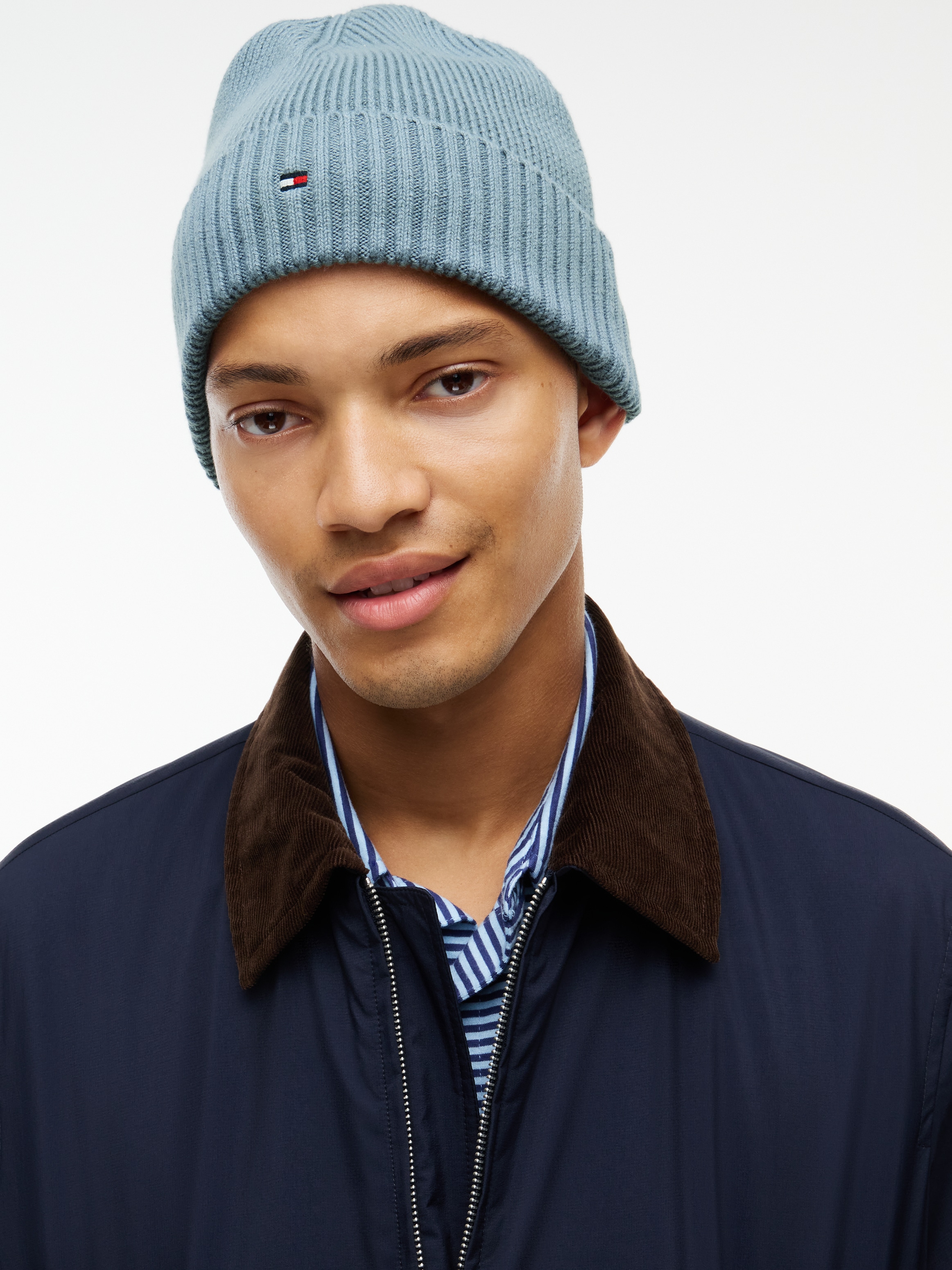 Tommy Hilfiger Strickmütze "TH FLAG PIMA COTTON BEANIE" Beanie mit Logostickerei, mit Kaschmiranteil Unisex