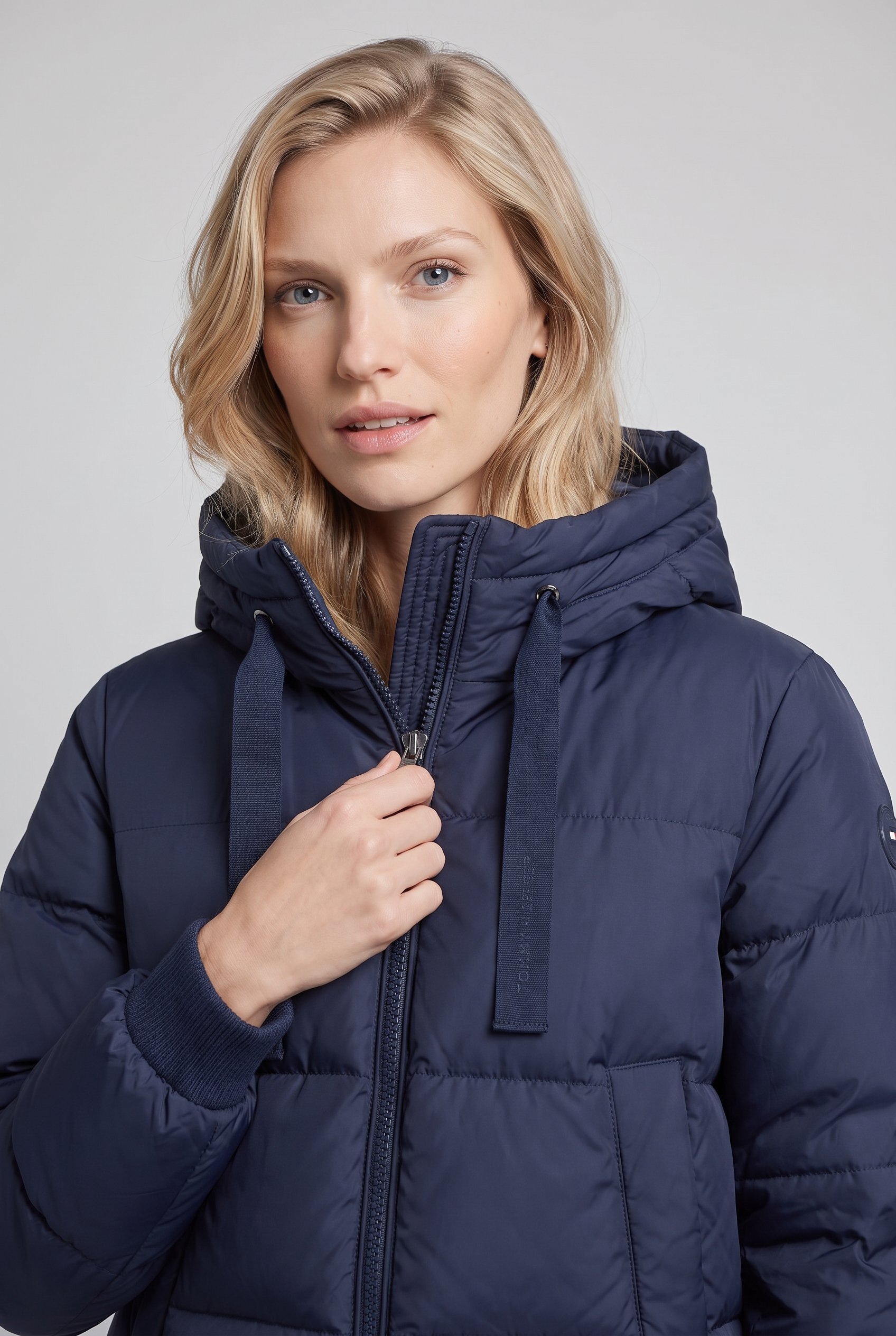 Tommy Hilfiger Steppjacke »TH TAPE DOWN JACKET W/HOOD« mit Kapuze Kunstfaser