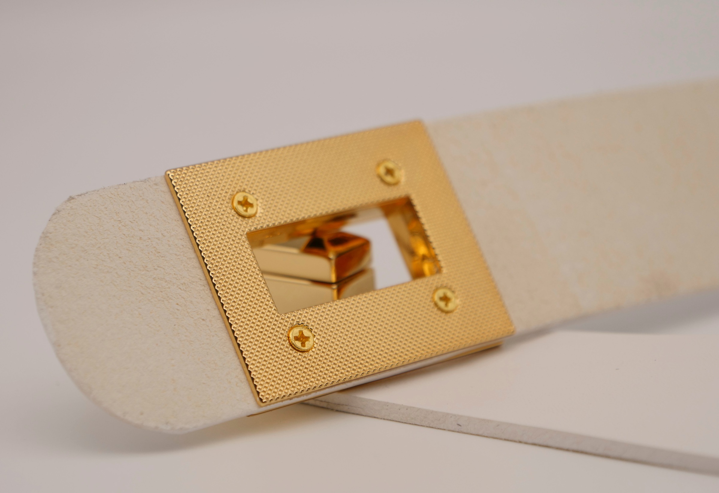 AnnaMatoni Ledergürtel, mit goldener Schließe