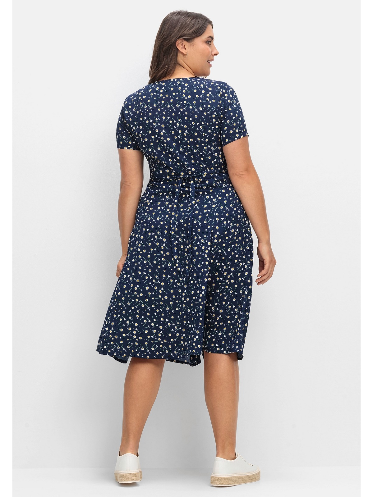 Sheego Blusenkleid "Große Größen", aus Crêpe, mit Bindeband im Rücken günstig online kaufen
