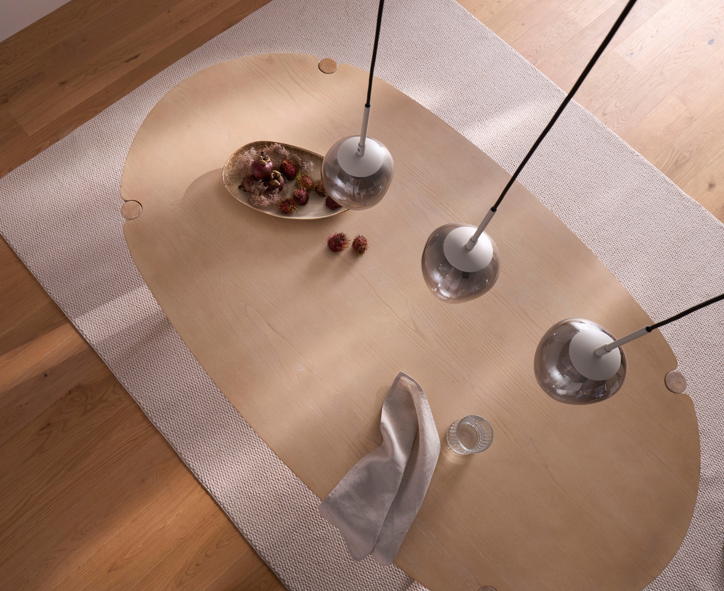 s.Oliver Esstisch »Illija« in ovaler Form, gefertigt aus Eschenholz und MDF mit Furnier