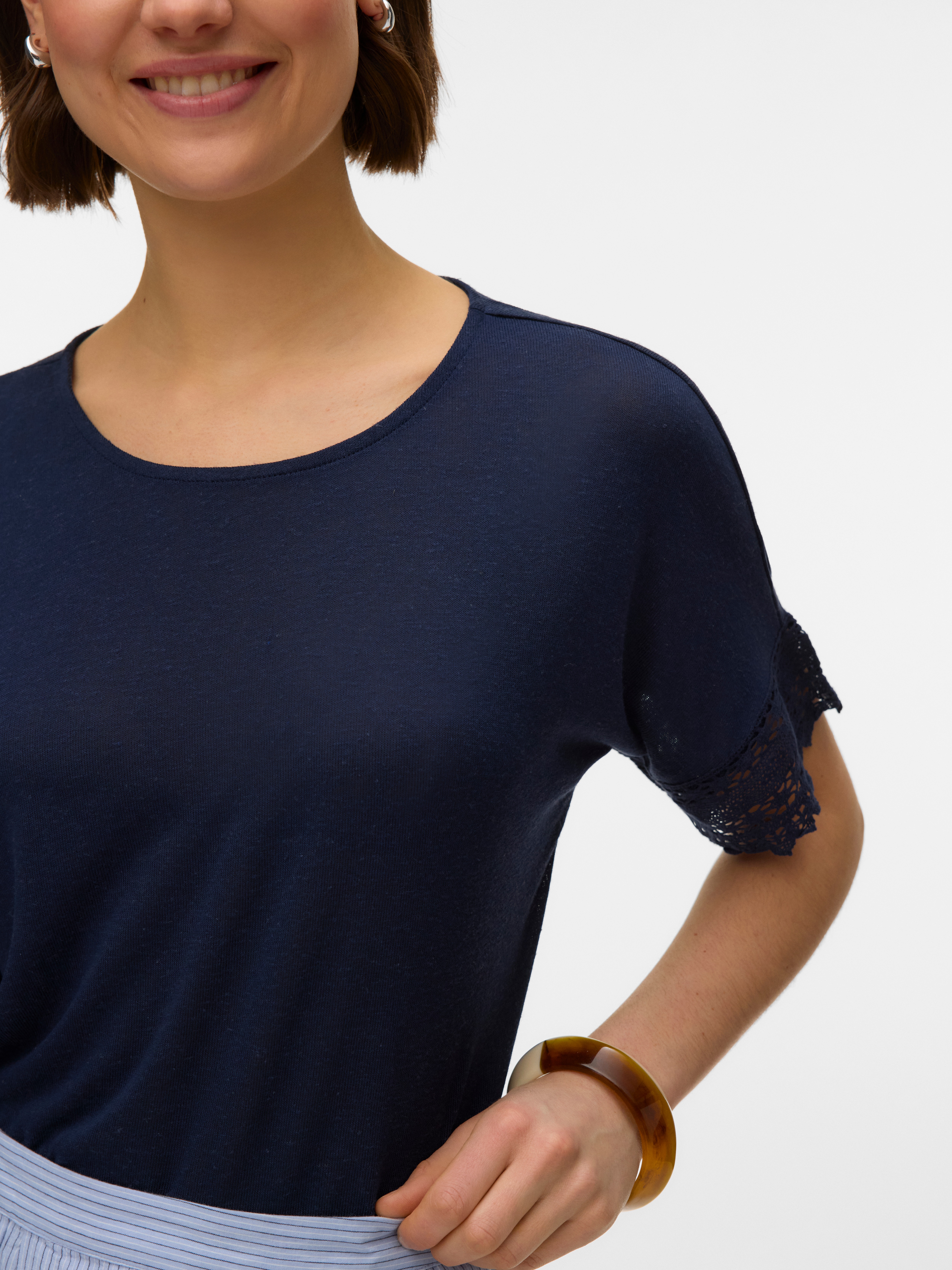 Thumbnail - Vero Moda Kurzarmshirt "VMGINA SS LACE TOP JRS" Viskosemischung